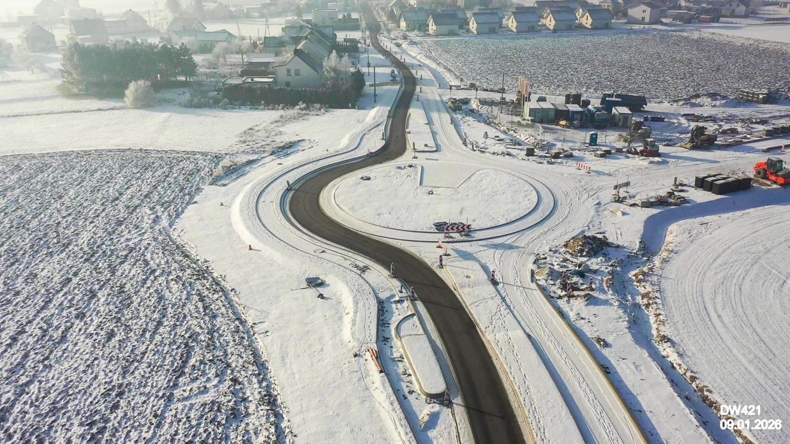 Zdjęcie w galerii na portalu naszraciborz.pl: Budowa nowego mostu pod Raciborzem postępuje mimo zimy – przeprawa ma być gotowa w styczniu 2027 r. wiadomości z regionu