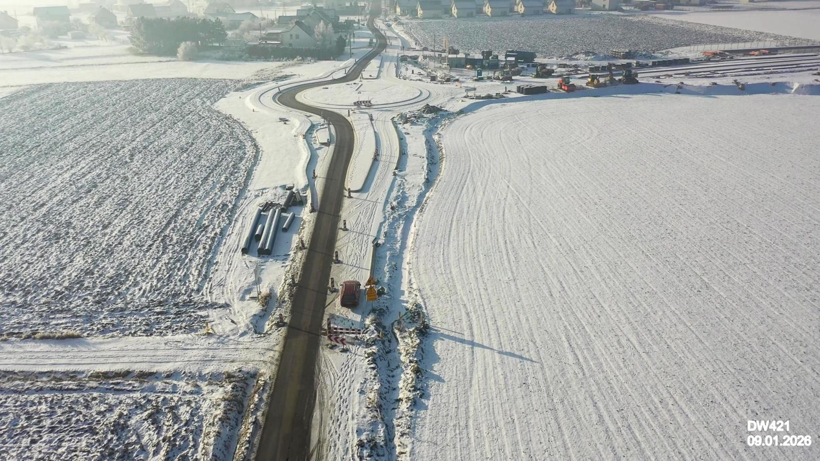 Zdjęcie w galerii na portalu naszraciborz.pl: Budowa nowego mostu pod Raciborzem postępuje mimo zimy – przeprawa ma być gotowa w styczniu 2027 r. wiadomości z regionu