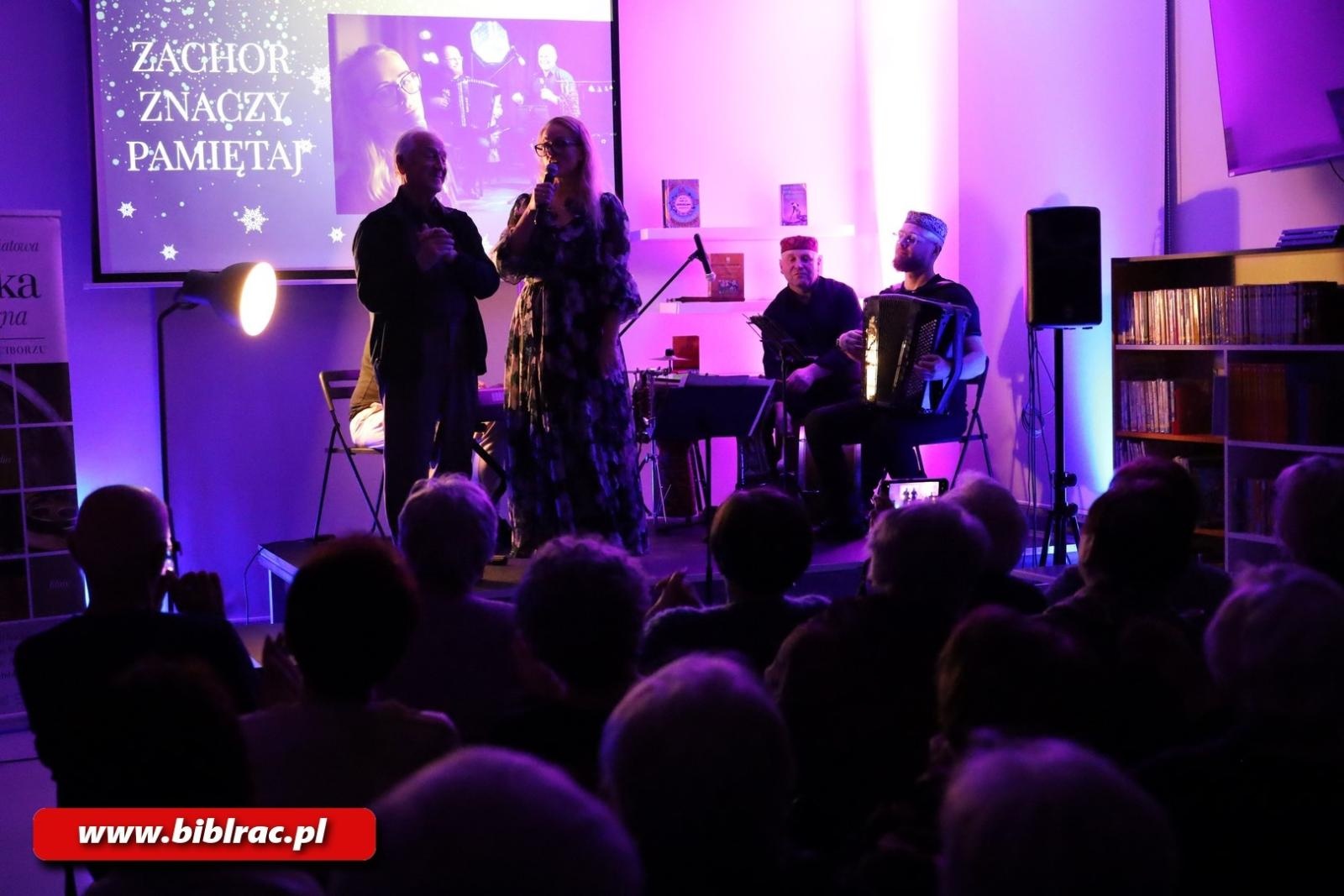 Zdjęcie w galerii na portalu naszraciborz.pl: Zachor znaczy pamiętaj. Wieczór pełen muzyki i żydowskiej tradycji w raciborskiej bibliotece wiadomości z regionu