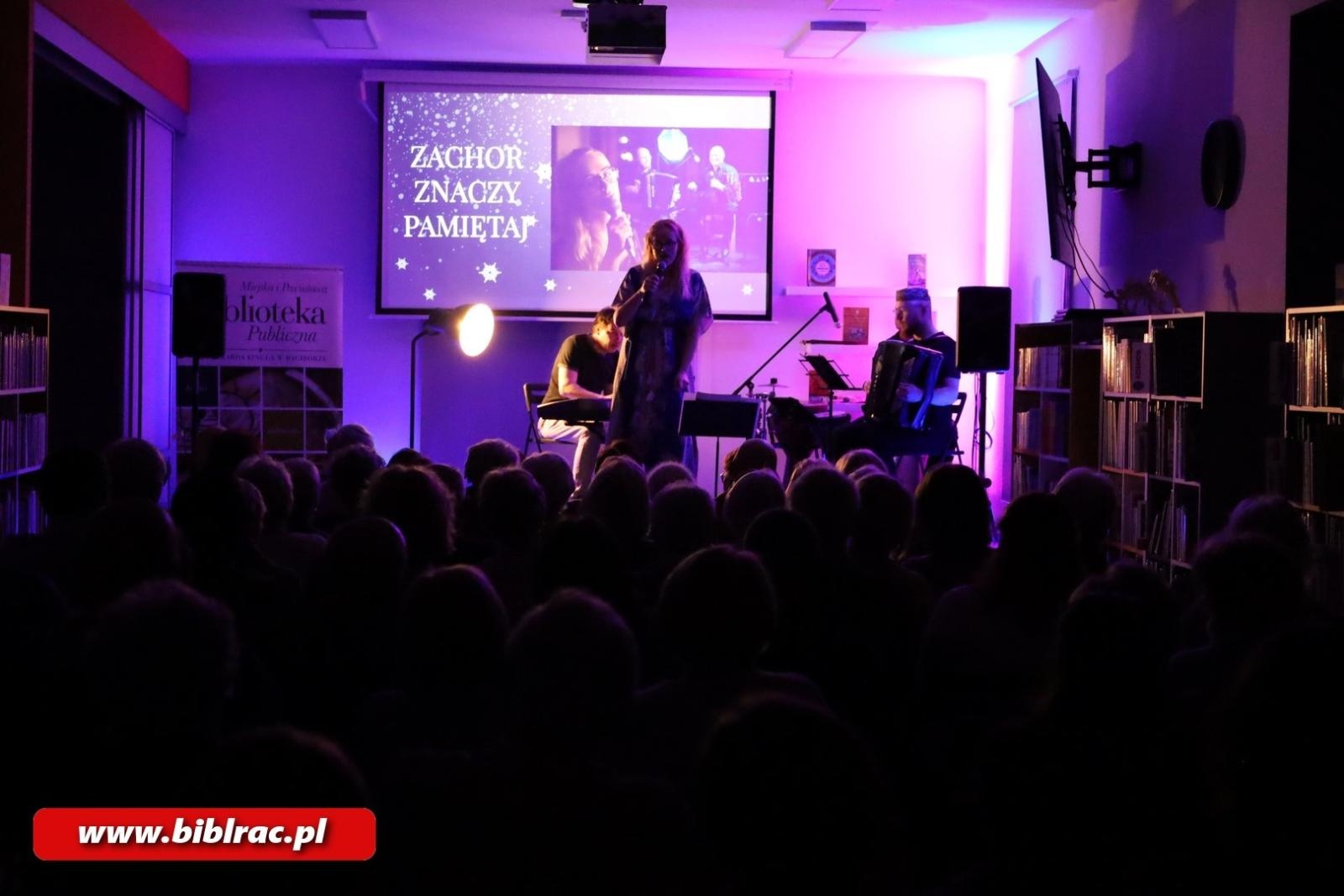 Zdjęcie w galerii na portalu naszraciborz.pl: Zachor znaczy pamiętaj. Wieczór pełen muzyki i żydowskiej tradycji w raciborskiej bibliotece wiadomości z regionu