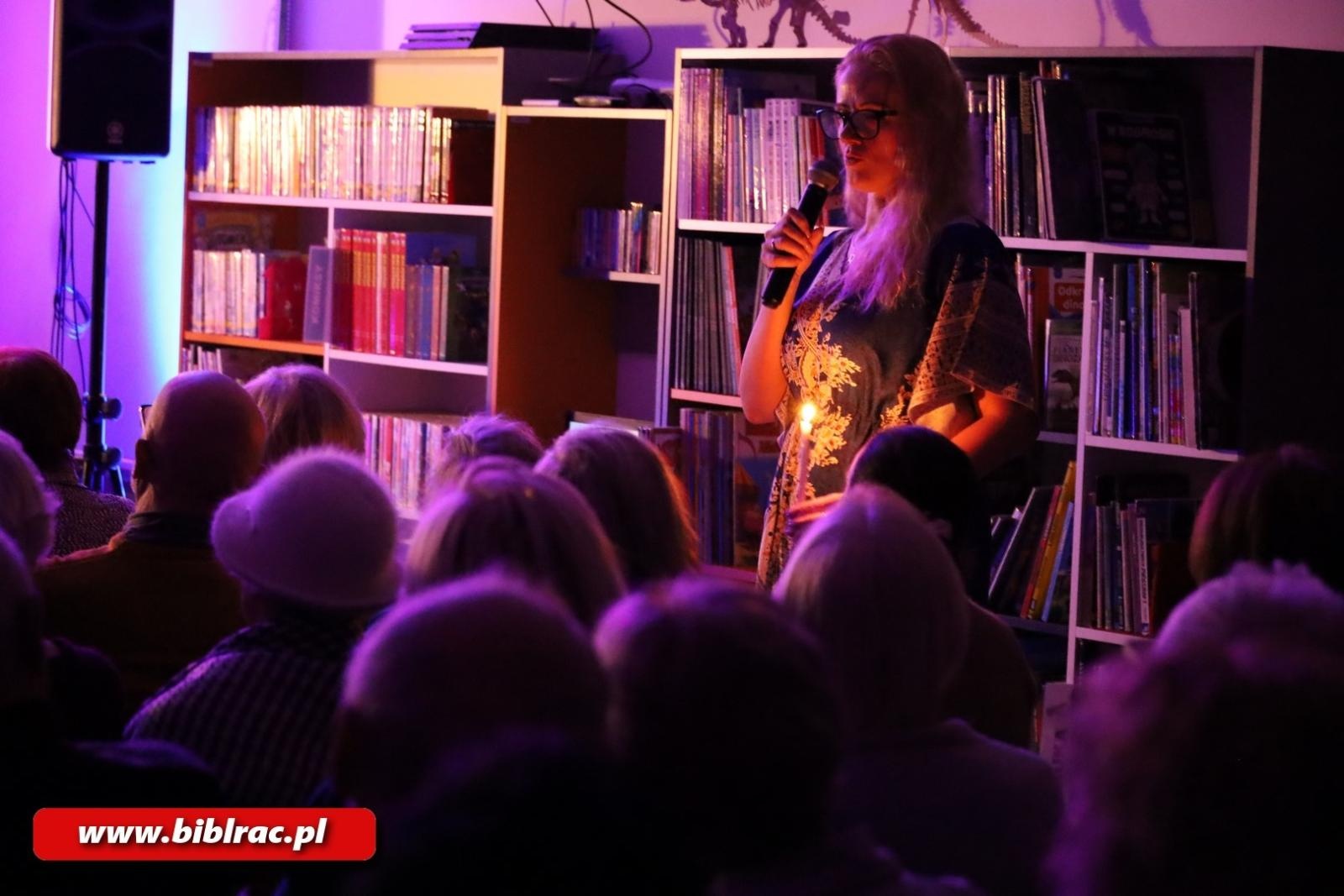 Zdjęcie w galerii na portalu naszraciborz.pl: Zachor znaczy pamiętaj. Wieczór pełen muzyki i żydowskiej tradycji w raciborskiej bibliotece wiadomości z regionu