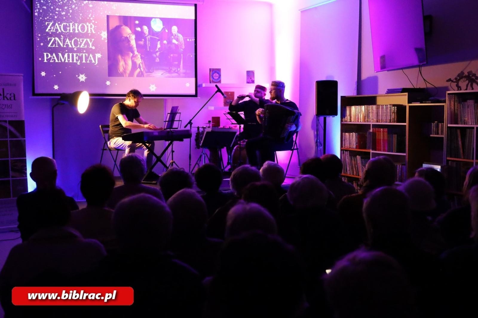 Zdjęcie w galerii na portalu naszraciborz.pl: Zachor znaczy pamiętaj. Wieczór pełen muzyki i żydowskiej tradycji w raciborskiej bibliotece wiadomości z regionu