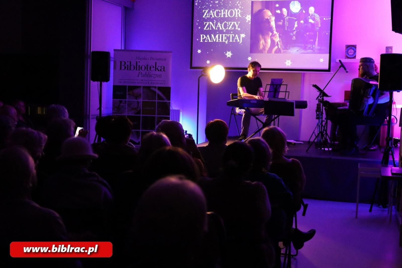 Zdjęcie w galerii na portalu naszraciborz.pl: Zachor znaczy pamiętaj. Wieczór pełen muzyki i żydowskiej tradycji w raciborskiej bibliotece wiadomości z regionu