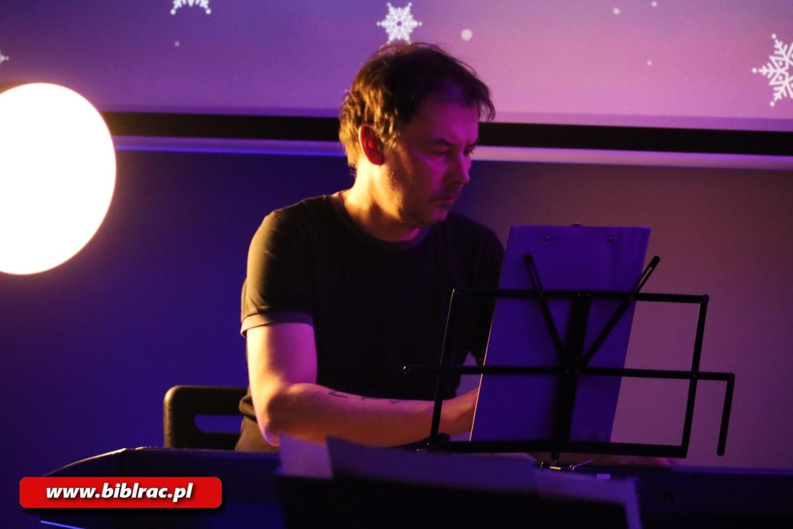 Zdjęcie w galerii na portalu naszraciborz.pl: Zachor znaczy pamiętaj. Wieczór pełen muzyki i żydowskiej tradycji w raciborskiej bibliotece wiadomości z regionu