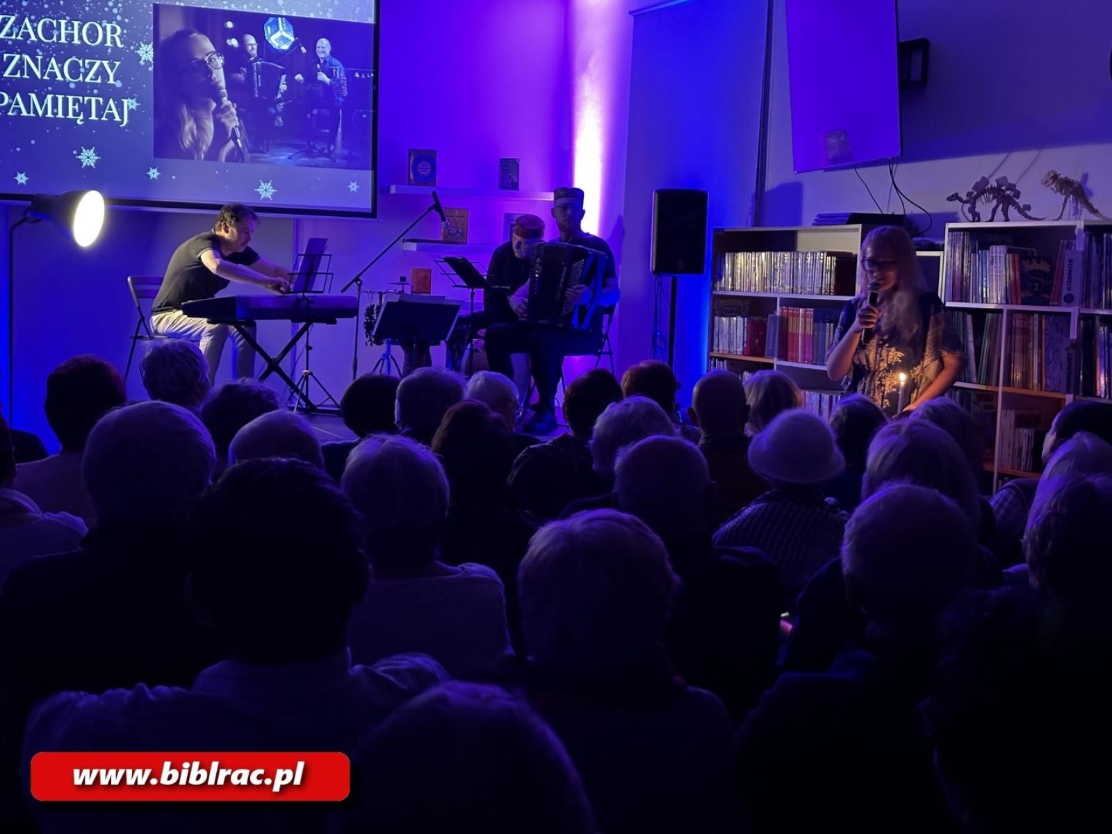 Zdjęcie w galerii na portalu naszraciborz.pl: Zachor znaczy pamiętaj. Wieczór pełen muzyki i żydowskiej tradycji w raciborskiej bibliotece wiadomości z regionu