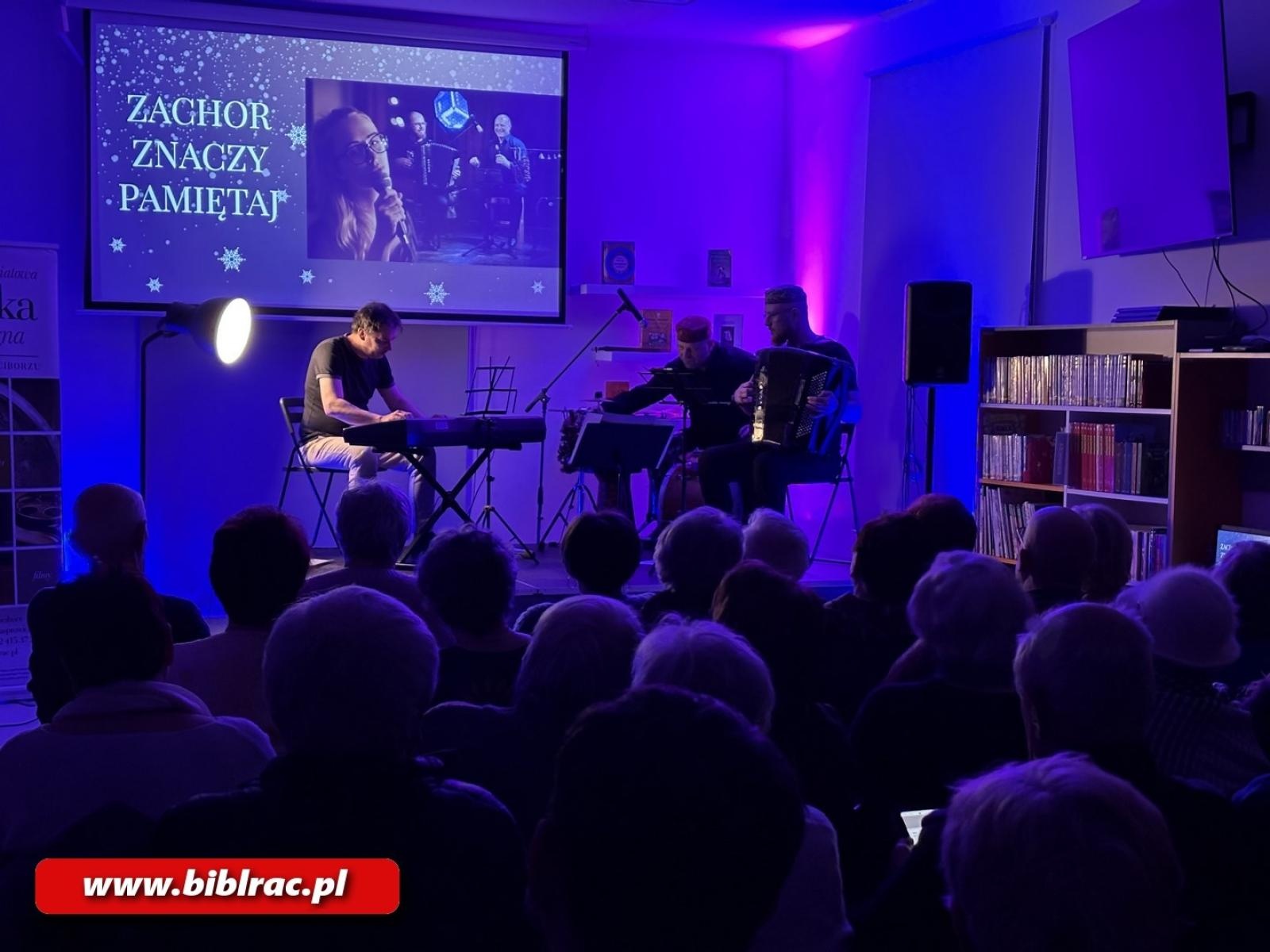 Zdjęcie w galerii na portalu naszraciborz.pl: Zachor znaczy pamiętaj. Wieczór pełen muzyki i żydowskiej tradycji w raciborskiej bibliotece wiadomości z regionu