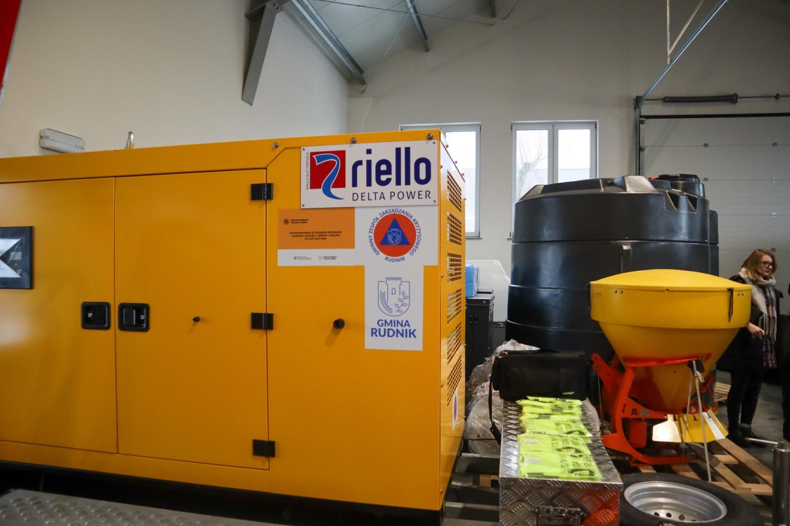 Zdjęcie w galerii na portalu naszraciborz.pl: Nowoczesny sprzęt dla bezpieczeństwa mieszkańców Gminy Rudnik. Prezentacja wyposażenia w Gamowie wiadomości z regionu