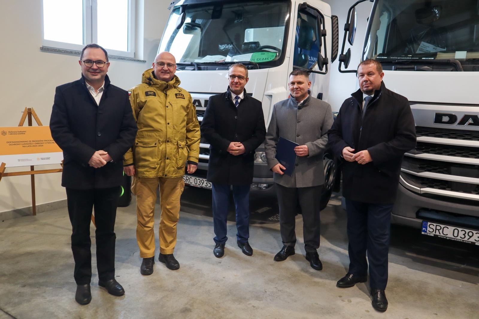 Zdjęcie w galerii na portalu naszraciborz.pl: Nowoczesny sprzęt dla bezpieczeństwa mieszkańców Gminy Rudnik. Prezentacja wyposażenia w Gamowie wiadomości z regionu