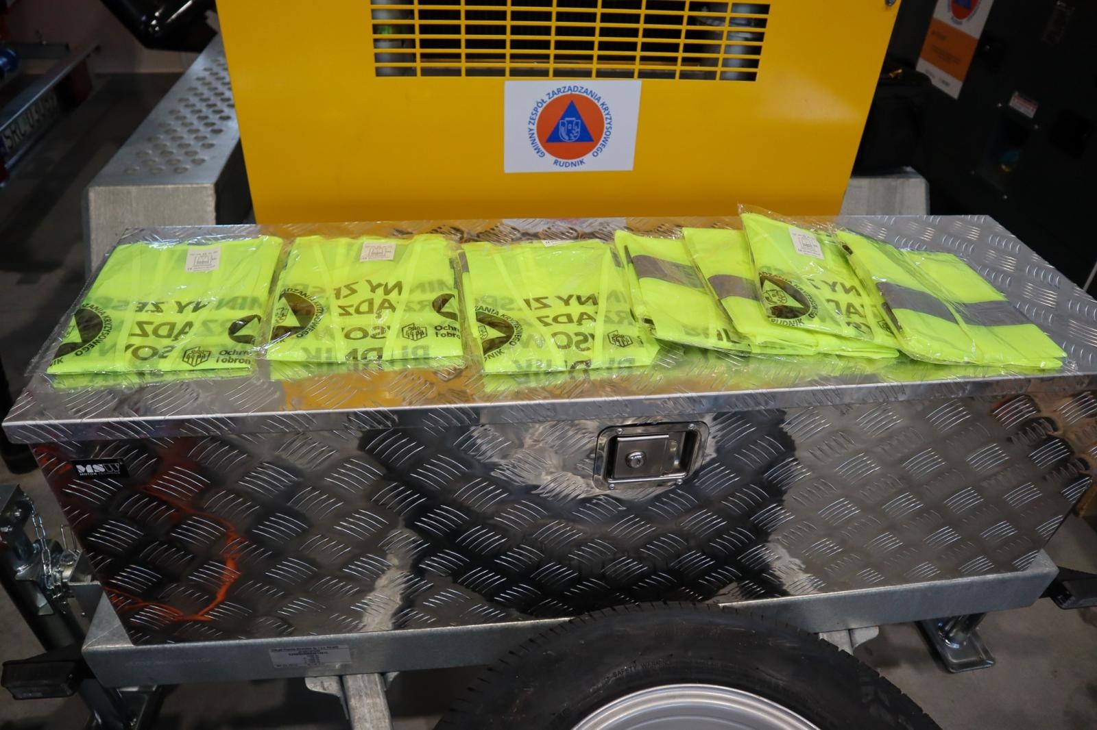 Zdjęcie w galerii na portalu naszraciborz.pl: Nowoczesny sprzęt dla bezpieczeństwa mieszkańców Gminy Rudnik. Prezentacja wyposażenia w Gamowie wiadomości z regionu