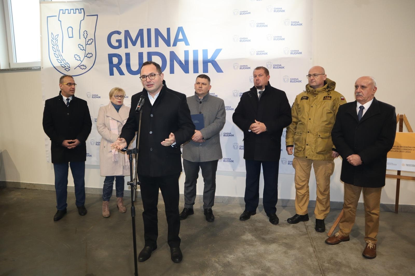 Zdjęcie w galerii na portalu naszraciborz.pl: Nowoczesny sprzęt dla bezpieczeństwa mieszkańców Gminy Rudnik. Prezentacja wyposażenia w Gamowie wiadomości z regionu