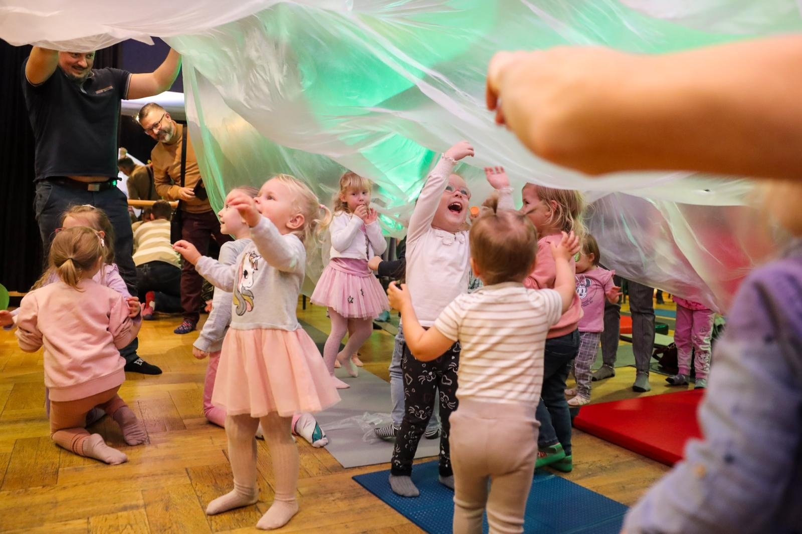 Zdjęcie w galerii na portalu naszraciborz.pl: Maluchy w krainie dźwięku – Calineczka wiadomości z regionu