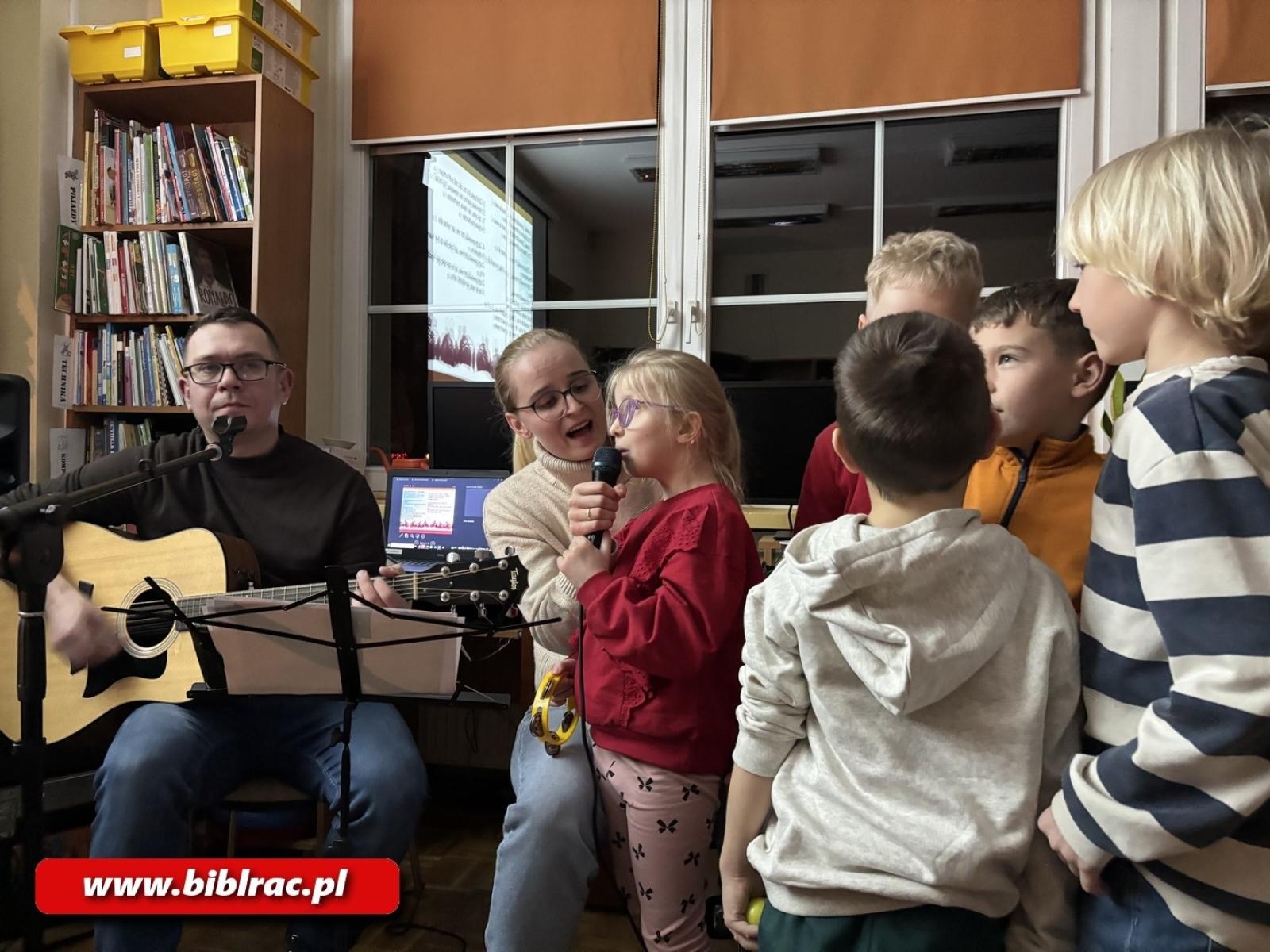 Zdjęcie w galerii na portalu naszraciborz.pl: Biblioteczne kolędowanie w Ocicach i na Ostrogu wiadomości z regionu