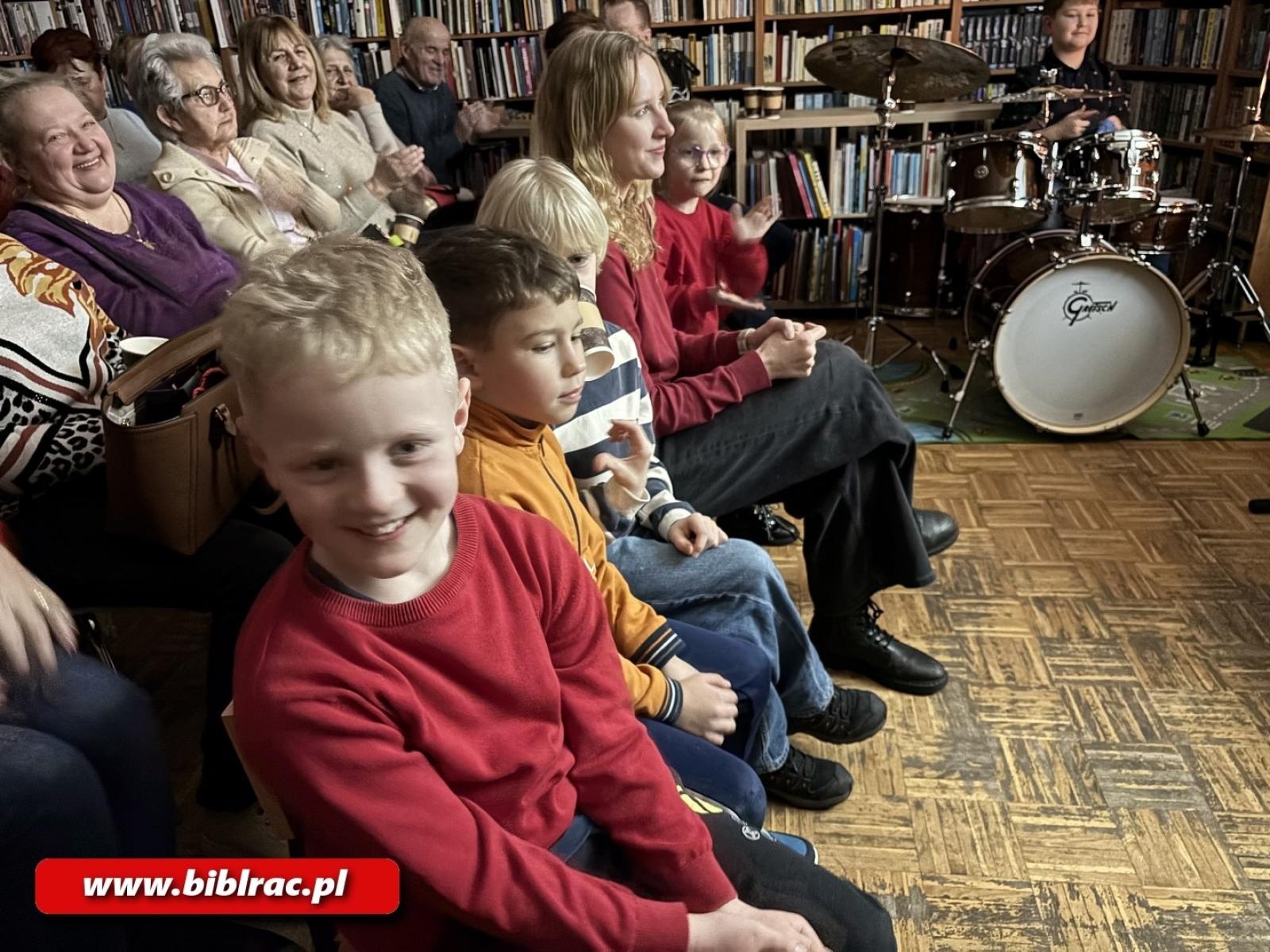 Zdjęcie w galerii na portalu naszraciborz.pl: Biblioteczne kolędowanie w Ocicach i na Ostrogu wiadomości z regionu