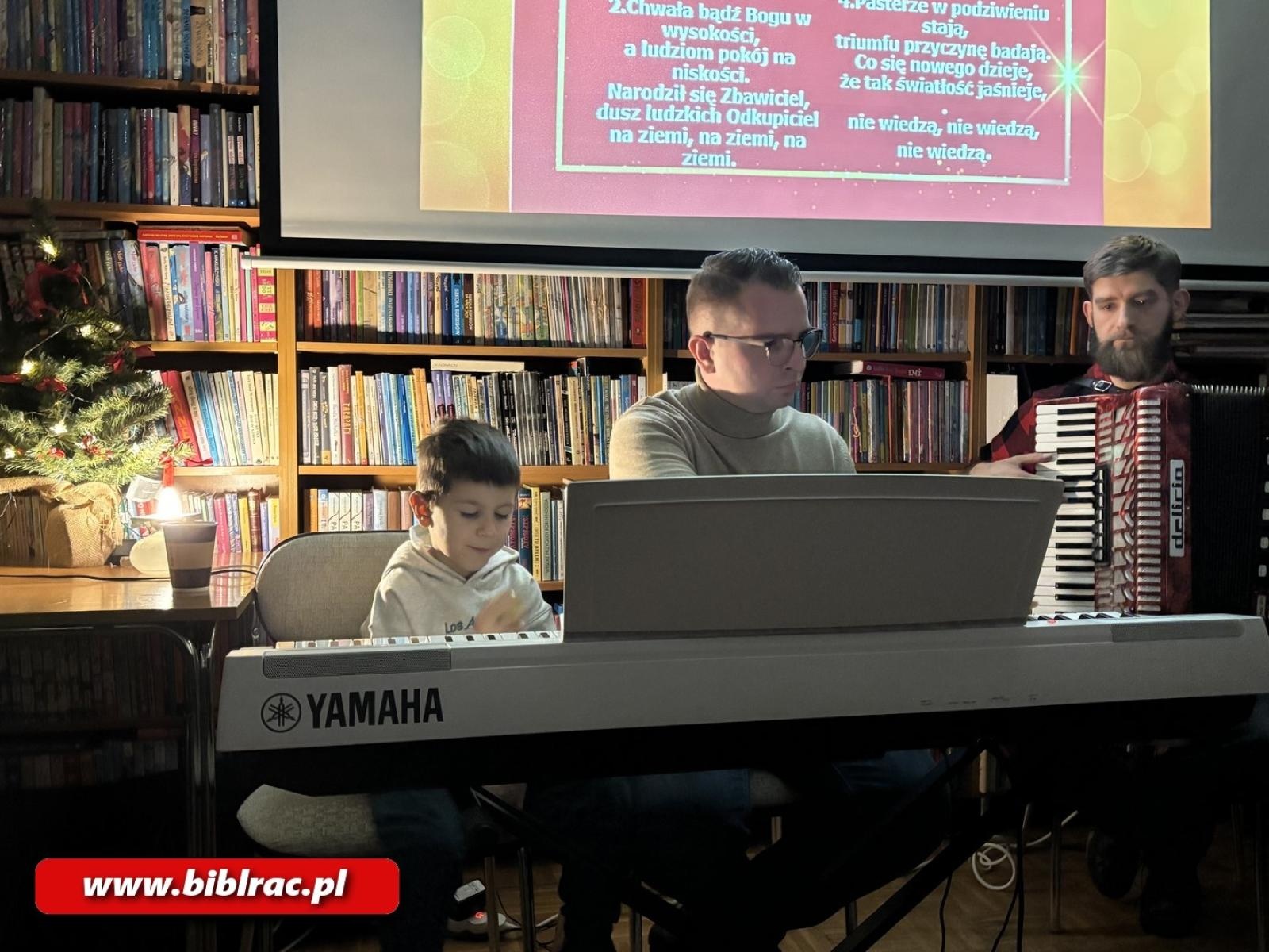 Zdjęcie w galerii na portalu naszraciborz.pl: Biblioteczne kolędowanie w Ocicach i na Ostrogu wiadomości z regionu