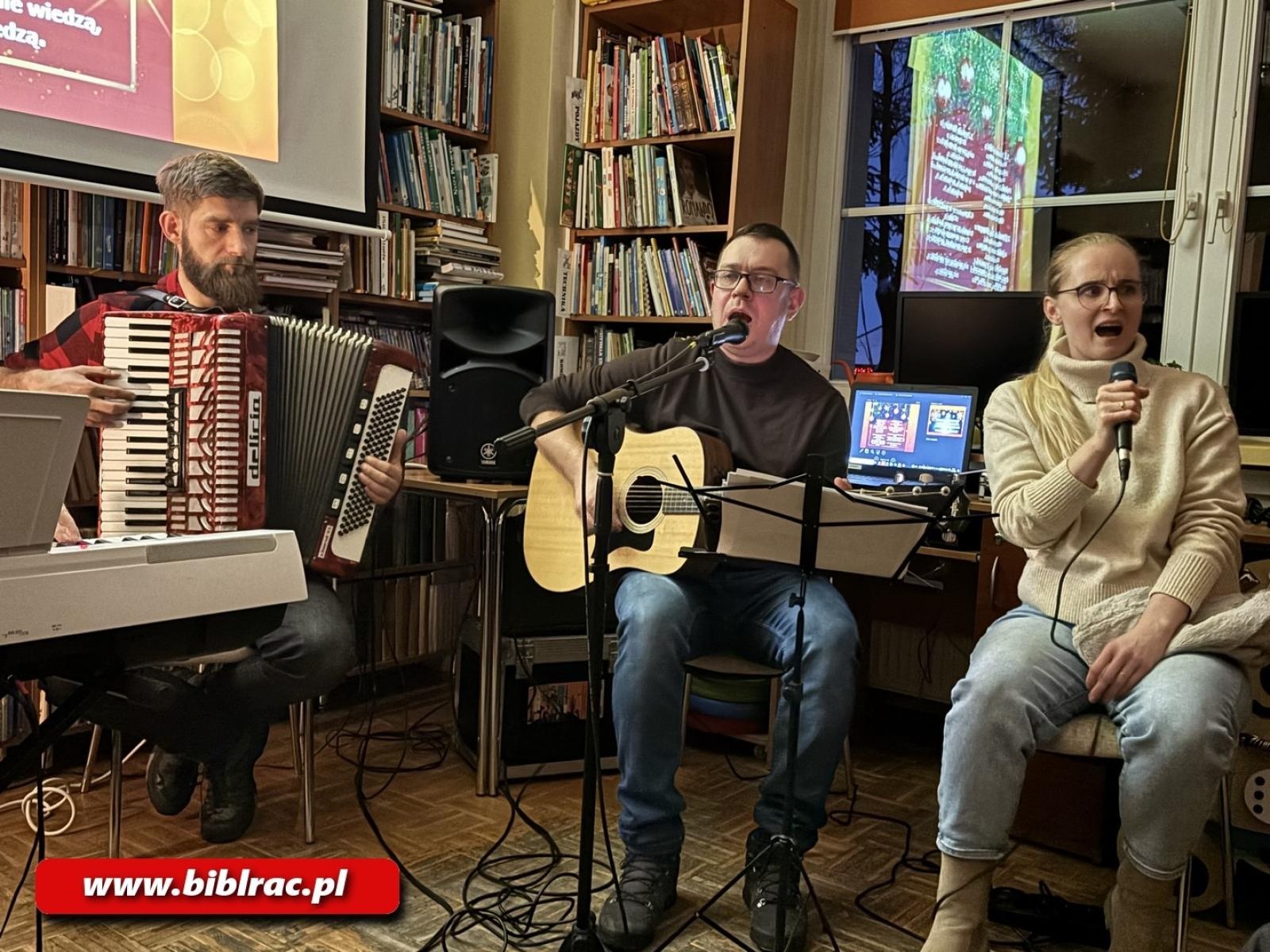 Zdjęcie w galerii na portalu naszraciborz.pl: Biblioteczne kolędowanie w Ocicach i na Ostrogu wiadomości z regionu
