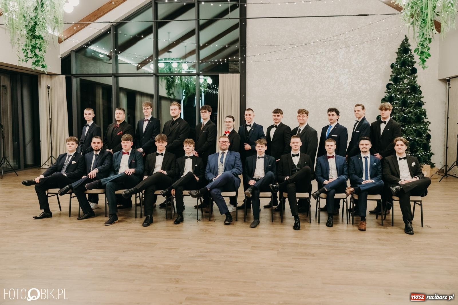 Zdjęcie w galerii na portalu naszraciborz.pl: Studniówka raciborskiego Mechanika na bis. Jeden bal, dwa fotoreportaże [FOTO i WIDEO] wiadomości z regionu