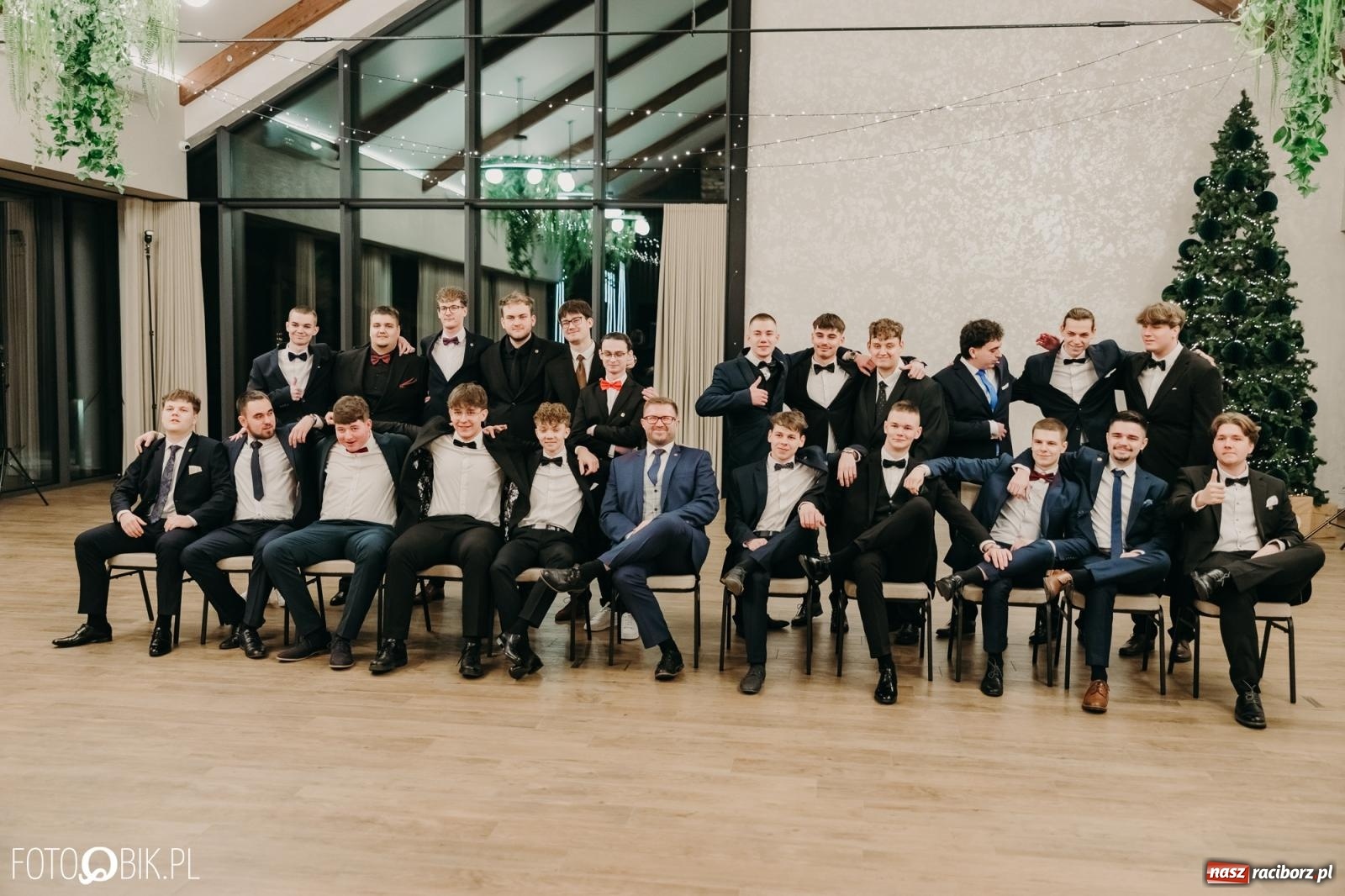 Zdjęcie w galerii na portalu naszraciborz.pl: Studniówka raciborskiego Mechanika na bis. Jeden bal, dwa fotoreportaże [FOTO i WIDEO] wiadomości z regionu