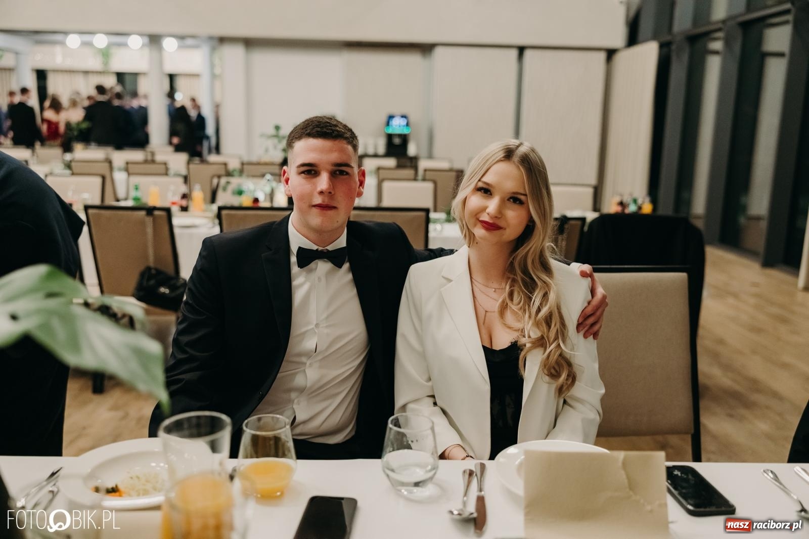 Zdjęcie w galerii na portalu naszraciborz.pl: Studniówka raciborskiego Mechanika na bis. Jeden bal, dwa fotoreportaże [FOTO i WIDEO] wiadomości z regionu