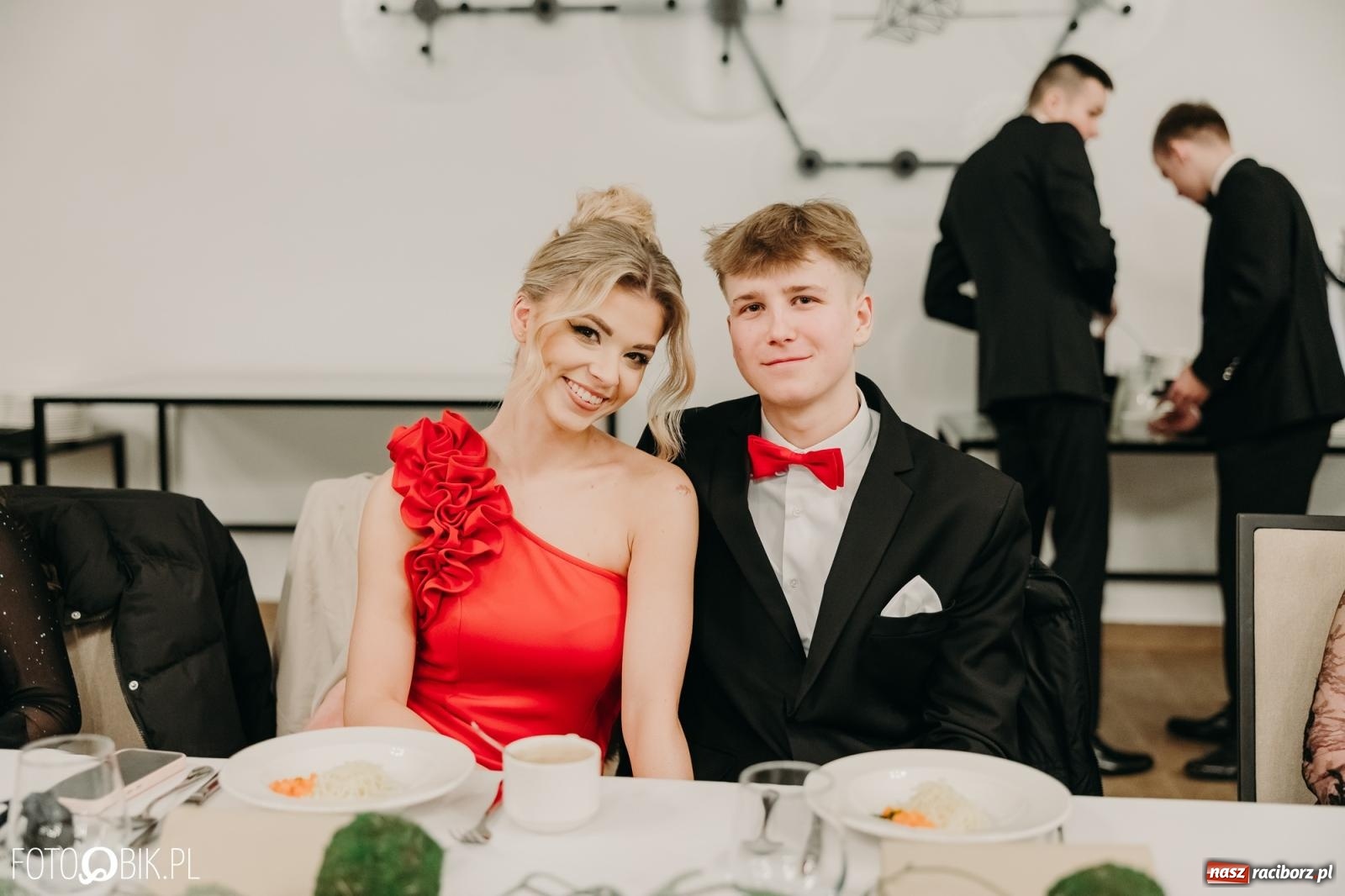 Zdjęcie w galerii na portalu naszraciborz.pl: Studniówka raciborskiego Mechanika na bis. Jeden bal, dwa fotoreportaże [FOTO i WIDEO] wiadomości z regionu