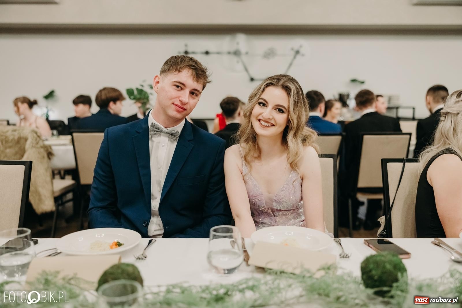 Zdjęcie w galerii na portalu naszraciborz.pl: Studniówka raciborskiego Mechanika na bis. Jeden bal, dwa fotoreportaże [FOTO i WIDEO] wiadomości z regionu