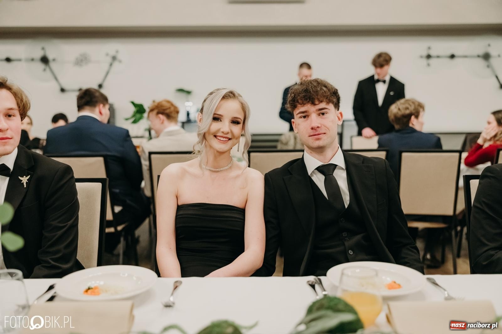 Zdjęcie w galerii na portalu naszraciborz.pl: Studniówka raciborskiego Mechanika na bis. Jeden bal, dwa fotoreportaże [FOTO i WIDEO] wiadomości z regionu