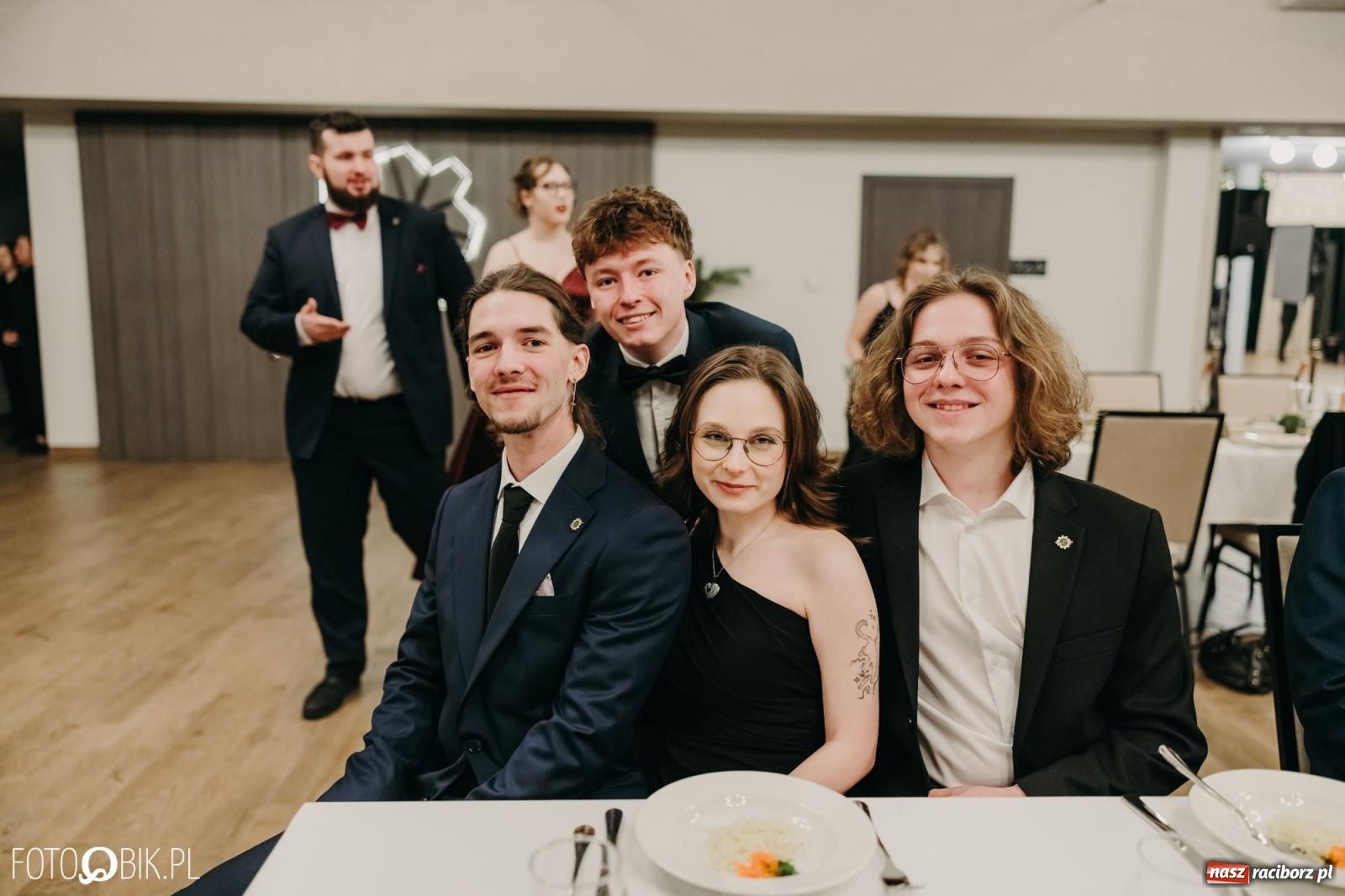 Zdjęcie w galerii na portalu naszraciborz.pl: Studniówka raciborskiego Mechanika na bis. Jeden bal, dwa fotoreportaże [FOTO i WIDEO] wiadomości z regionu