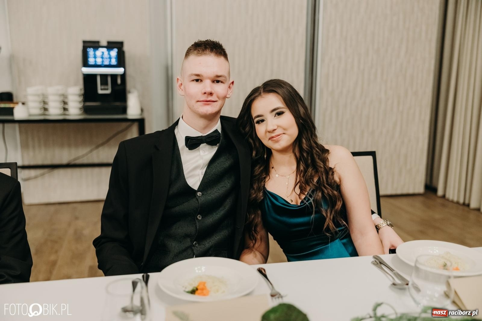 Zdjęcie w galerii na portalu naszraciborz.pl: Studniówka raciborskiego Mechanika na bis. Jeden bal, dwa fotoreportaże [FOTO i WIDEO] wiadomości z regionu