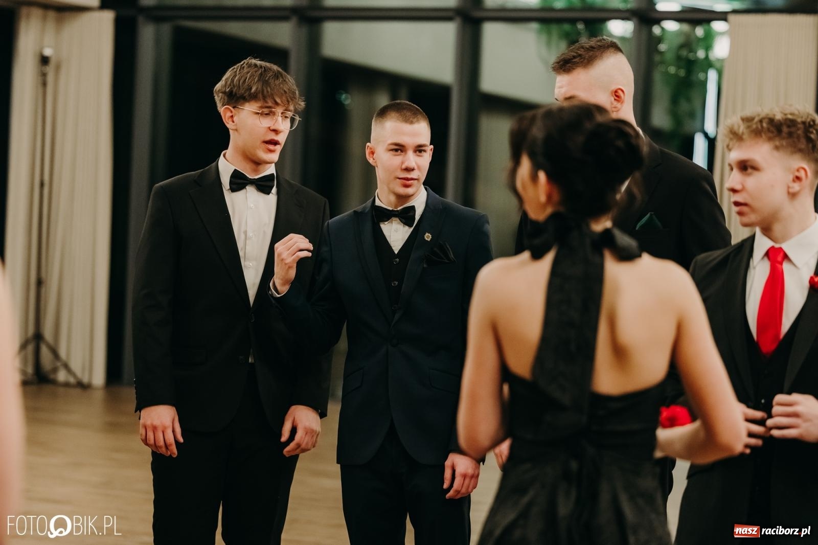 Zdjęcie w galerii na portalu naszraciborz.pl: Studniówka raciborskiego Mechanika na bis. Jeden bal, dwa fotoreportaże [FOTO i WIDEO] wiadomości z regionu