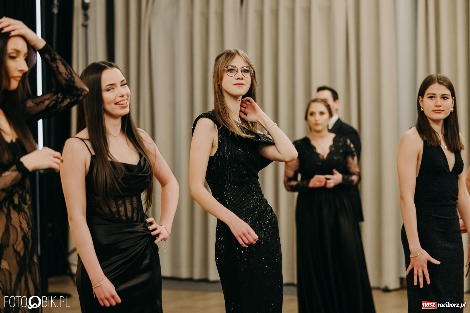 Zdjęcie w galerii na portalu naszraciborz.pl: Studniówka raciborskiego Mechanika na bis. Jeden bal, dwa fotoreportaże [FOTO i WIDEO] wiadomości z regionu