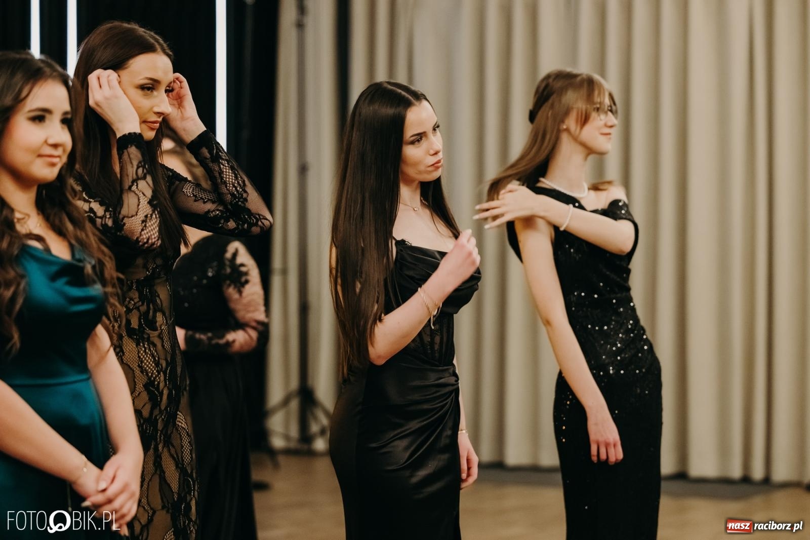 Zdjęcie w galerii na portalu naszraciborz.pl: Studniówka raciborskiego Mechanika na bis. Jeden bal, dwa fotoreportaże [FOTO i WIDEO] wiadomości z regionu