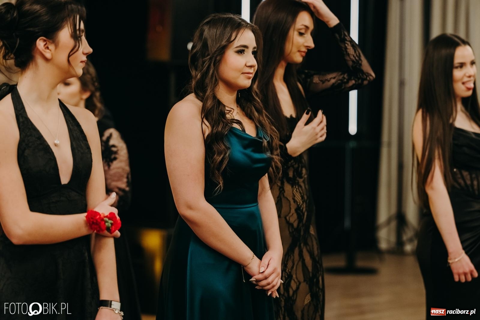 Zdjęcie w galerii na portalu naszraciborz.pl: Studniówka raciborskiego Mechanika na bis. Jeden bal, dwa fotoreportaże [FOTO i WIDEO] wiadomości z regionu