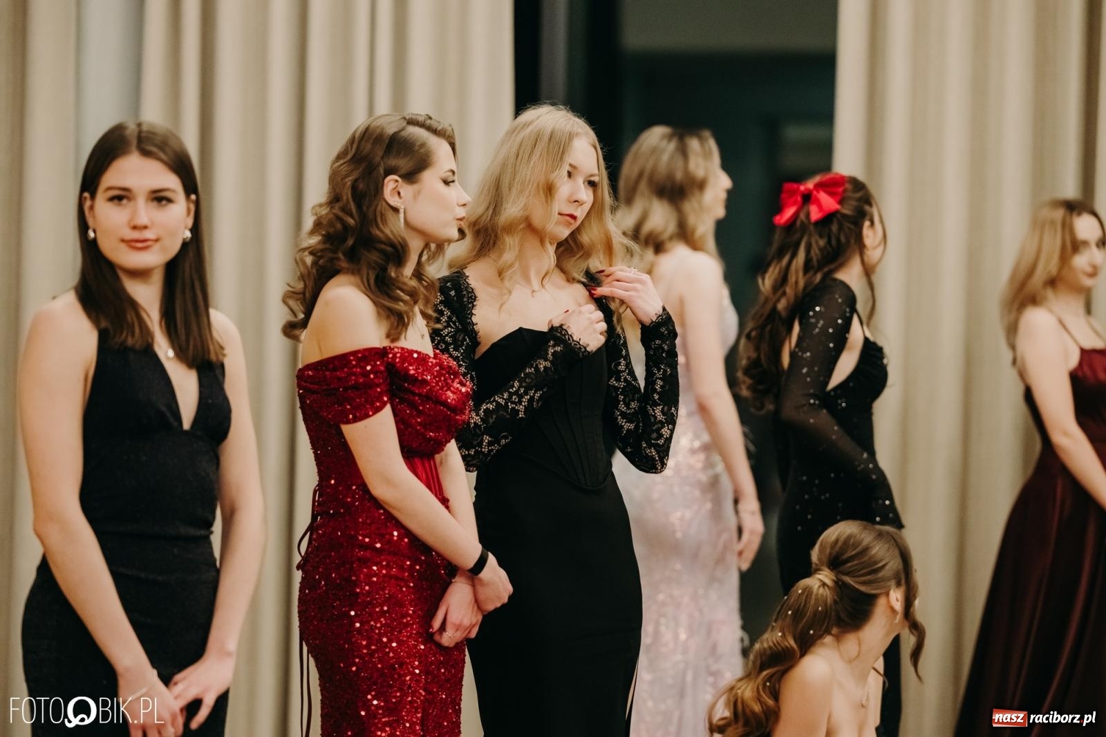 Zdjęcie w galerii na portalu naszraciborz.pl: Studniówka raciborskiego Mechanika na bis. Jeden bal, dwa fotoreportaże [FOTO i WIDEO] wiadomości z regionu