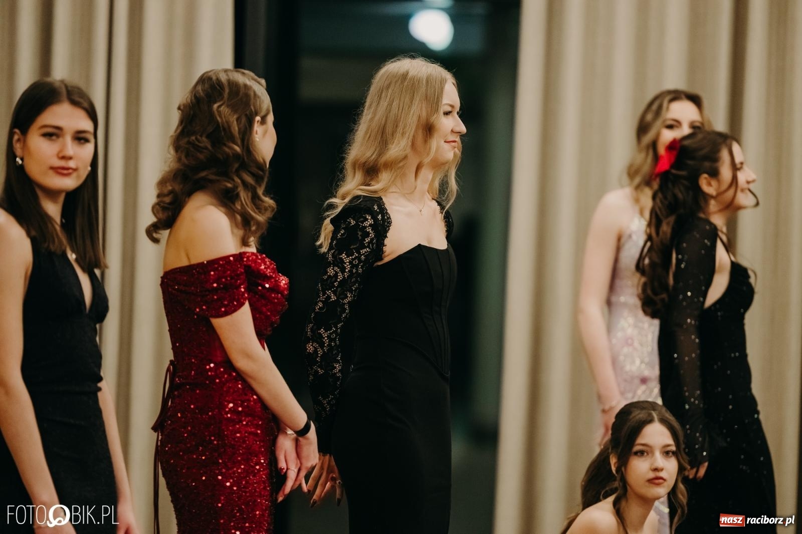 Zdjęcie w galerii na portalu naszraciborz.pl: Studniówka raciborskiego Mechanika na bis. Jeden bal, dwa fotoreportaże [FOTO i WIDEO] wiadomości z regionu