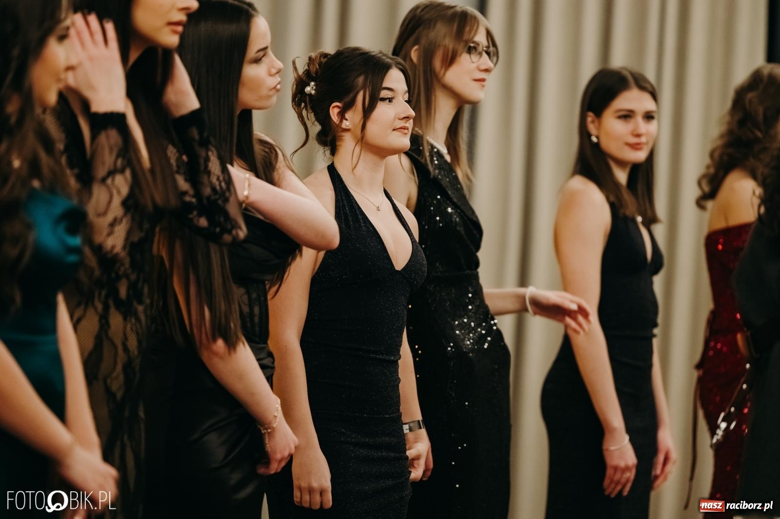 Zdjęcie w galerii na portalu naszraciborz.pl: Studniówka raciborskiego Mechanika na bis. Jeden bal, dwa fotoreportaże [FOTO i WIDEO] wiadomości z regionu