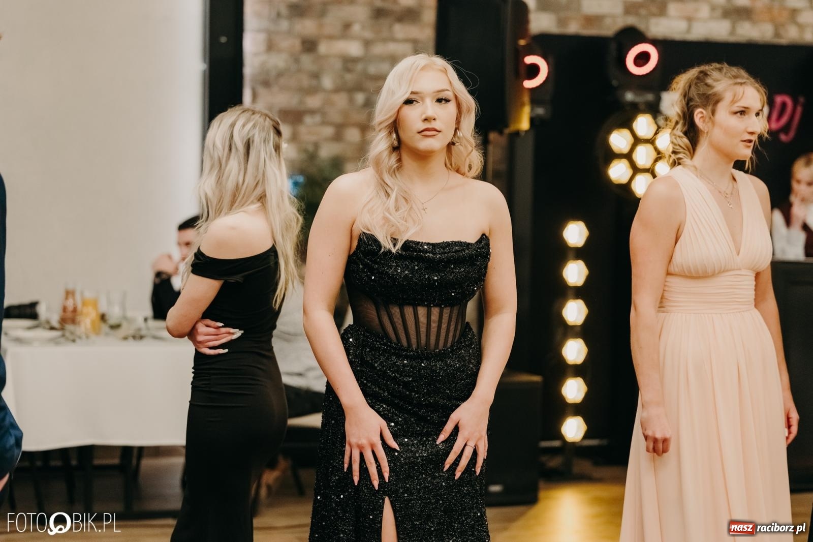 Zdjęcie w galerii na portalu naszraciborz.pl: Studniówka raciborskiego Mechanika na bis. Jeden bal, dwa fotoreportaże [FOTO i WIDEO] wiadomości z regionu