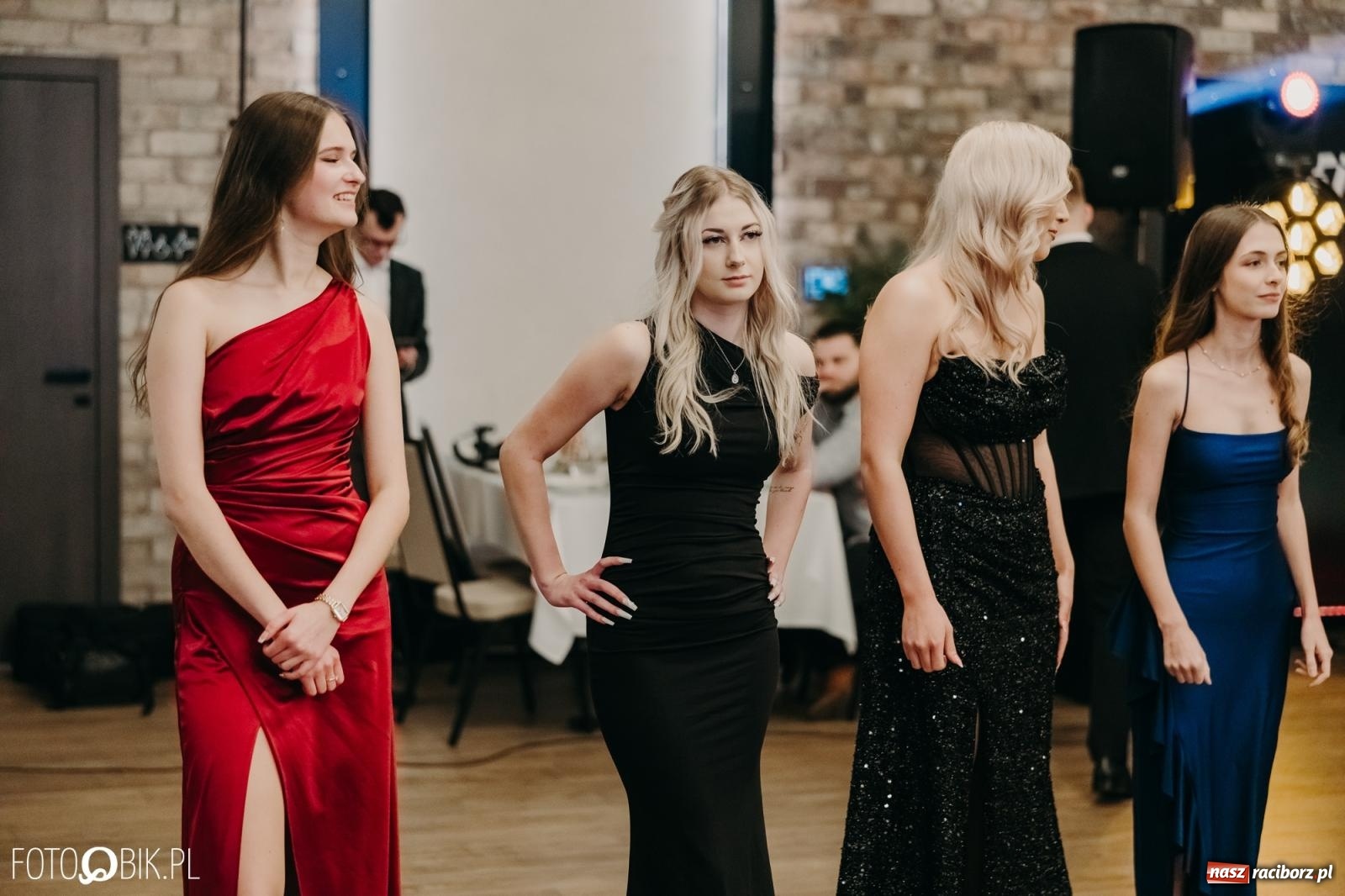 Zdjęcie w galerii na portalu naszraciborz.pl: Studniówka raciborskiego Mechanika na bis. Jeden bal, dwa fotoreportaże [FOTO i WIDEO] wiadomości z regionu