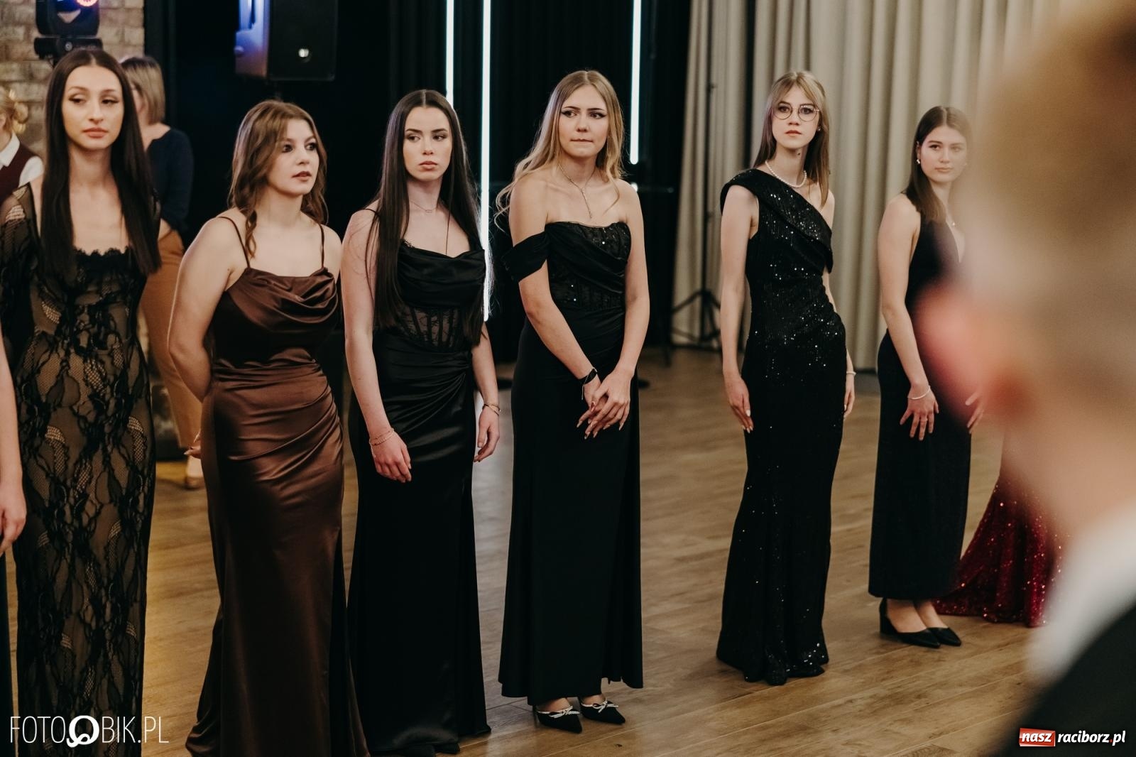 Zdjęcie w galerii na portalu naszraciborz.pl: Studniówka raciborskiego Mechanika na bis. Jeden bal, dwa fotoreportaże [FOTO i WIDEO] wiadomości z regionu