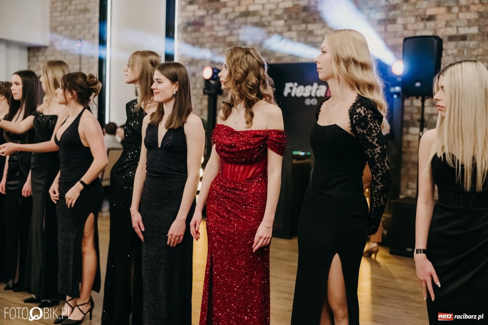 Zdjęcie w galerii na portalu naszraciborz.pl: Studniówka raciborskiego Mechanika na bis. Jeden bal, dwa fotoreportaże [FOTO i WIDEO] wiadomości z regionu