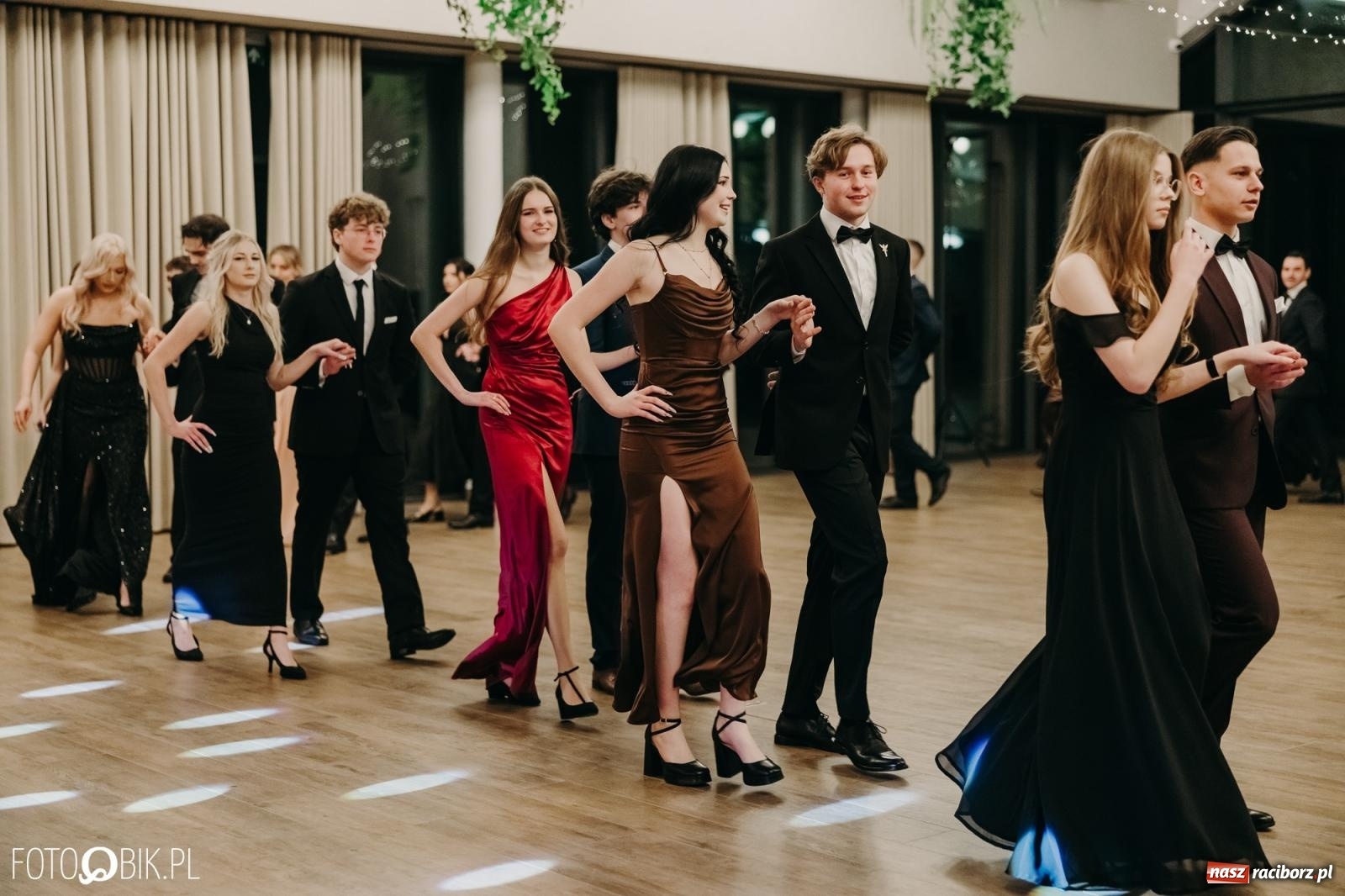 Zdjęcie w galerii na portalu naszraciborz.pl: Studniówka raciborskiego Mechanika na bis. Jeden bal, dwa fotoreportaże [FOTO i WIDEO] wiadomości z regionu