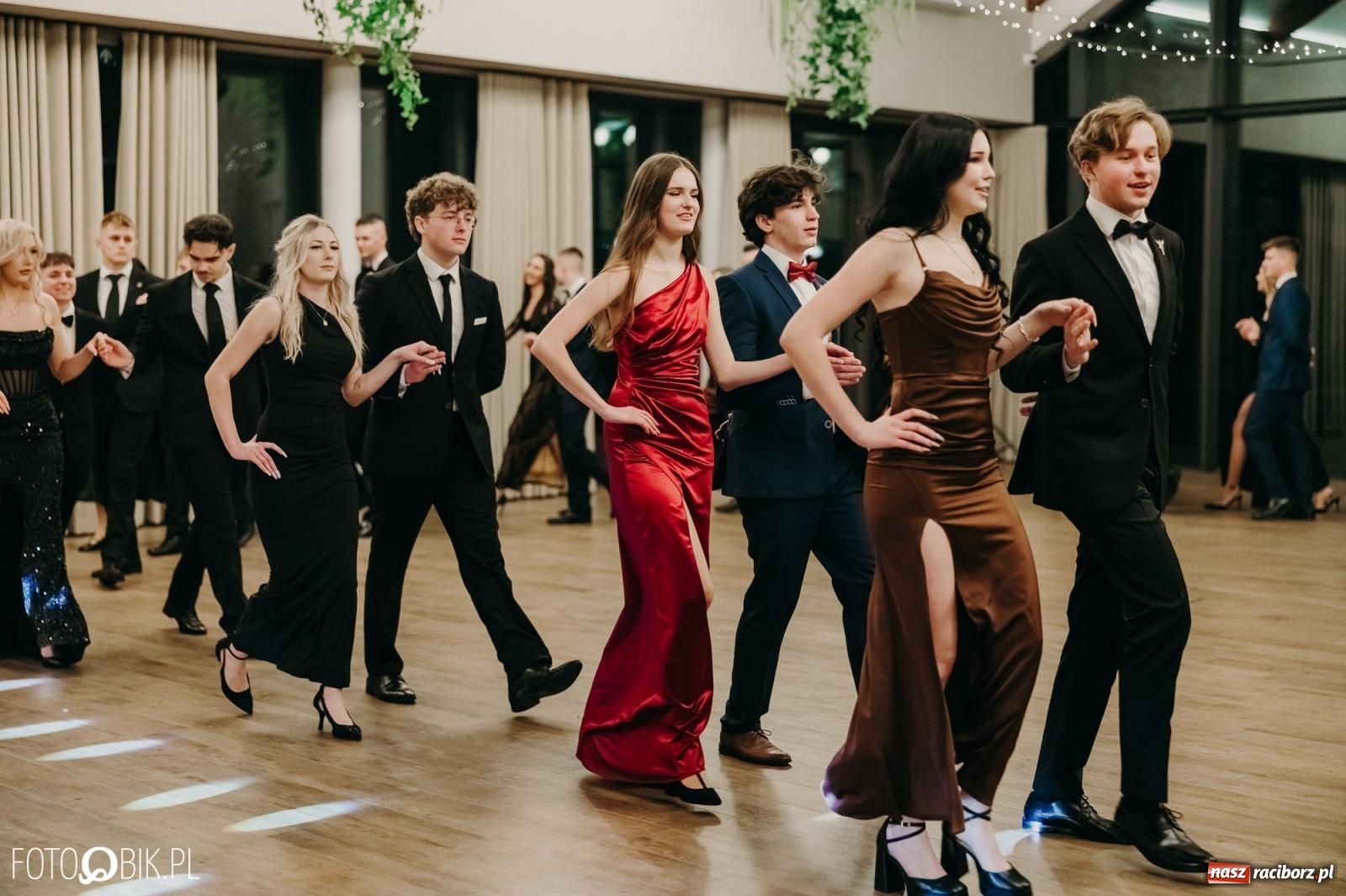 Zdjęcie w galerii na portalu naszraciborz.pl: Studniówka raciborskiego Mechanika na bis. Jeden bal, dwa fotoreportaże [FOTO i WIDEO] wiadomości z regionu