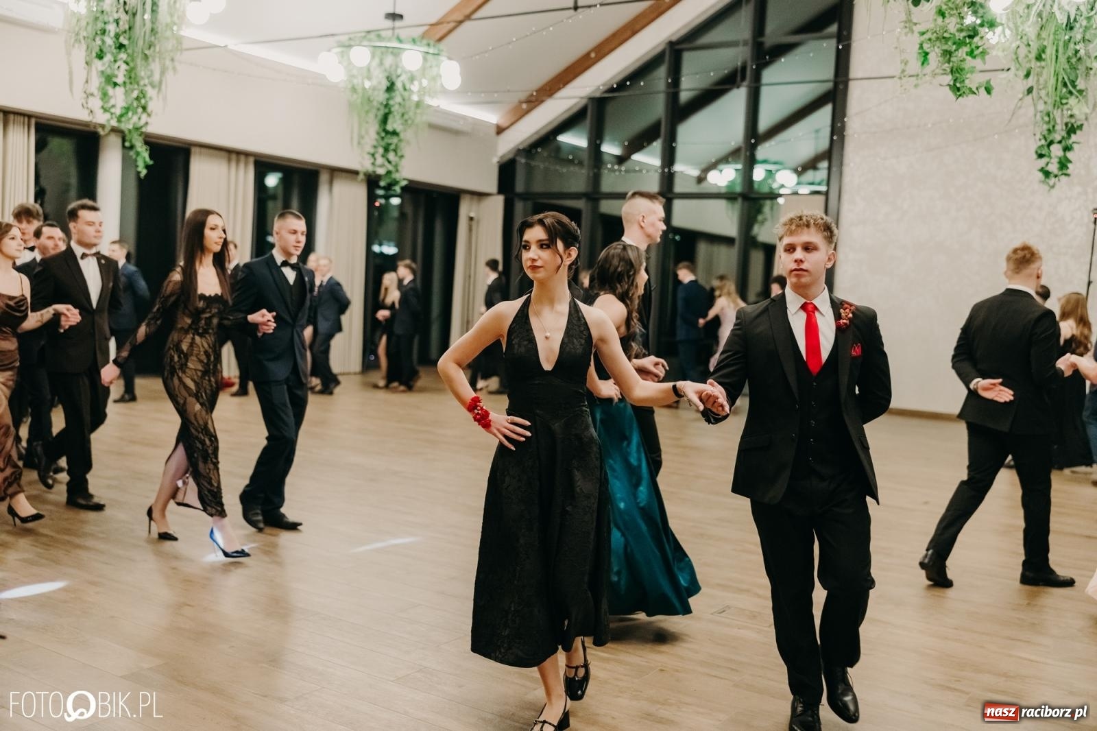 Zdjęcie w galerii na portalu naszraciborz.pl: Studniówka raciborskiego Mechanika na bis. Jeden bal, dwa fotoreportaże [FOTO i WIDEO] wiadomości z regionu