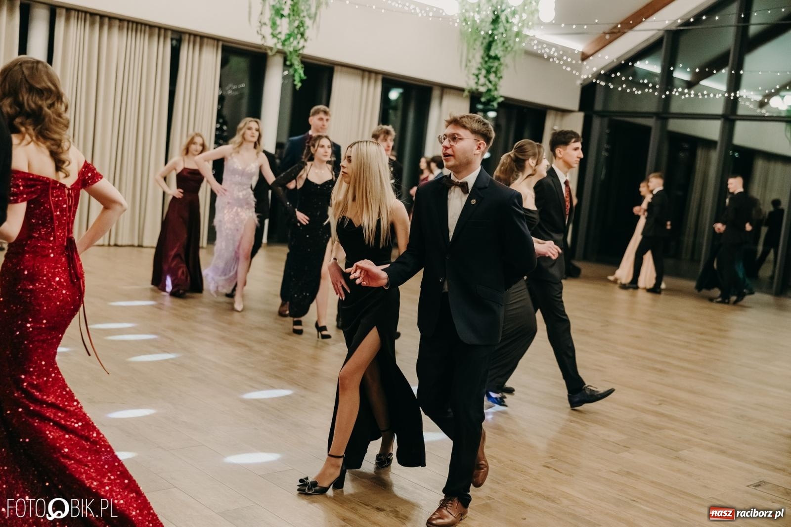 Zdjęcie w galerii na portalu naszraciborz.pl: Studniówka raciborskiego Mechanika na bis. Jeden bal, dwa fotoreportaże [FOTO i WIDEO] wiadomości z regionu