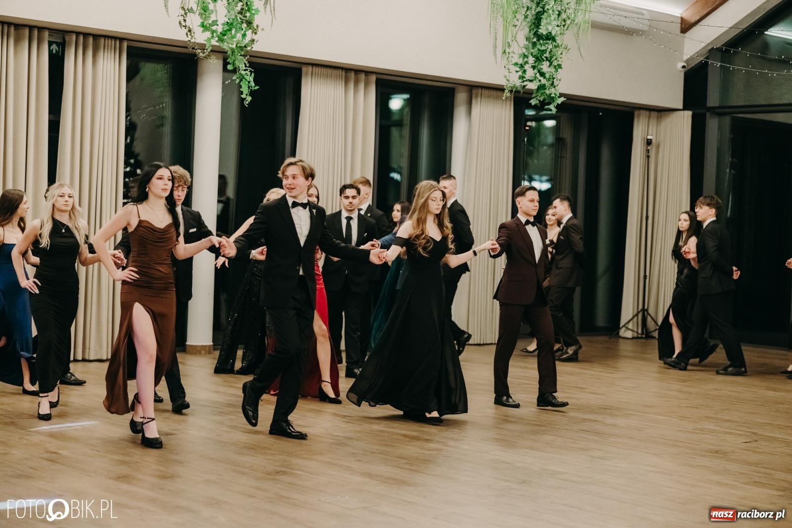 Zdjęcie w galerii na portalu naszraciborz.pl: Studniówka raciborskiego Mechanika na bis. Jeden bal, dwa fotoreportaże [FOTO i WIDEO] wiadomości z regionu