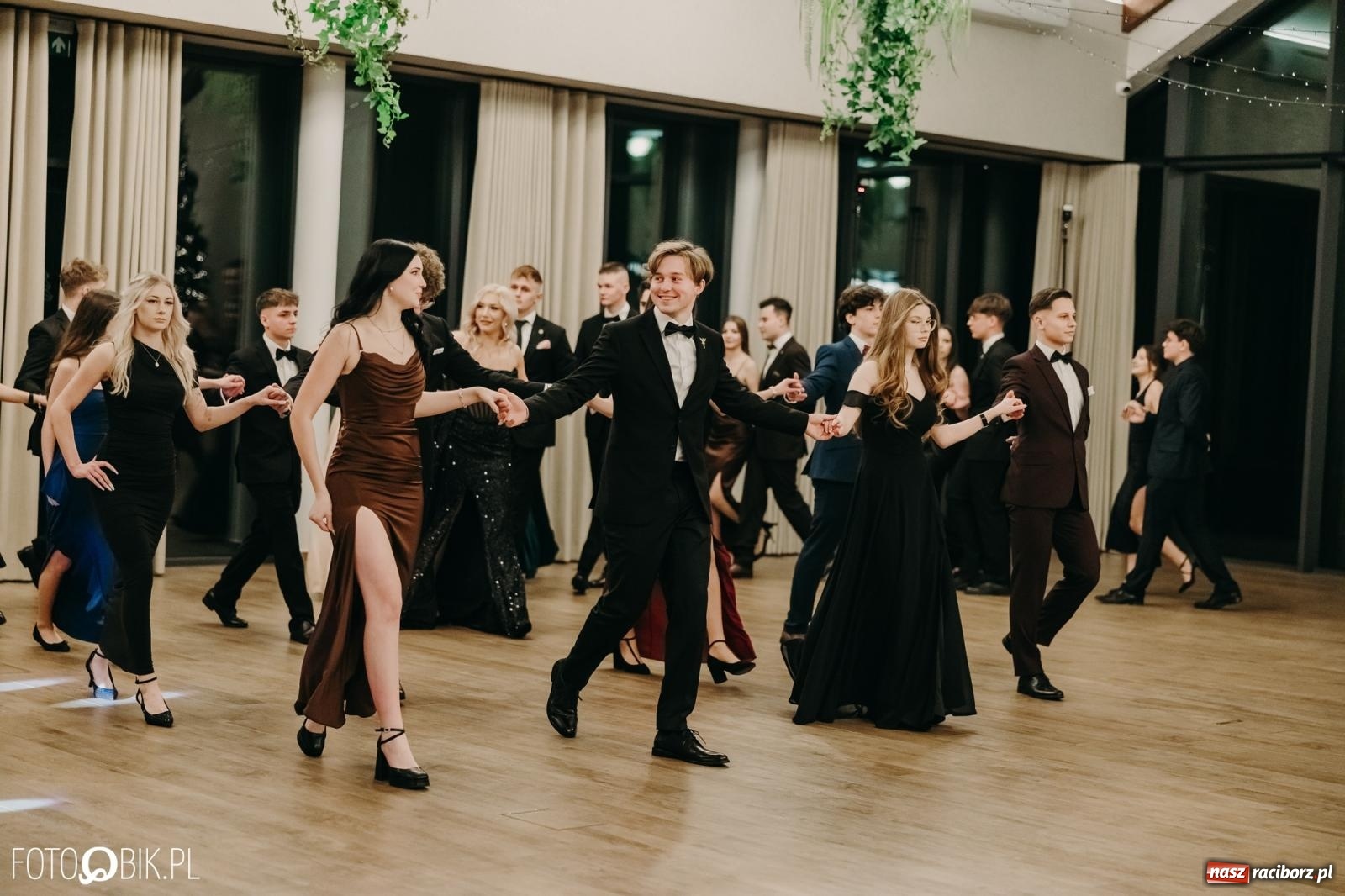 Zdjęcie w galerii na portalu naszraciborz.pl: Studniówka raciborskiego Mechanika na bis. Jeden bal, dwa fotoreportaże [FOTO i WIDEO] wiadomości z regionu