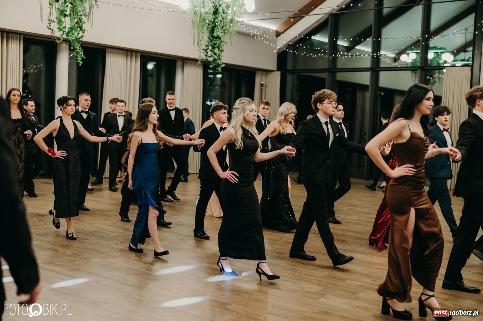 Zdjęcie w galerii na portalu naszraciborz.pl: Studniówka raciborskiego Mechanika na bis. Jeden bal, dwa fotoreportaże [FOTO i WIDEO] wiadomości z regionu