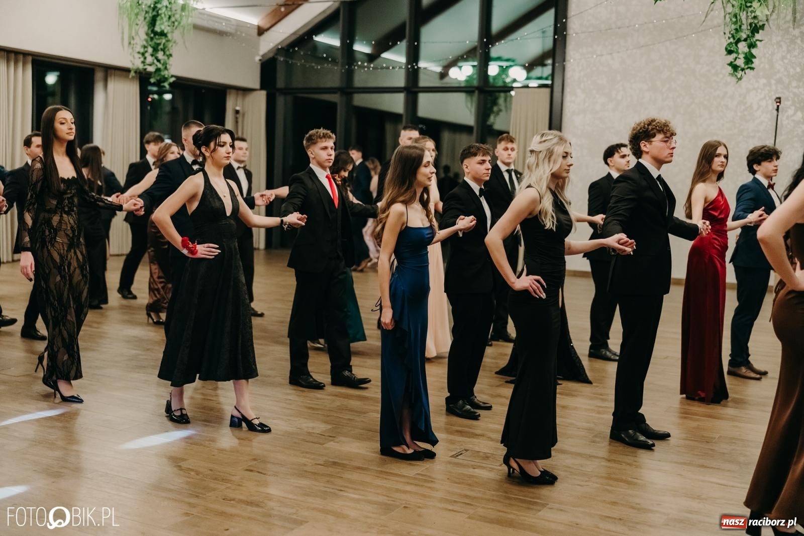 Zdjęcie w galerii na portalu naszraciborz.pl: Studniówka raciborskiego Mechanika na bis. Jeden bal, dwa fotoreportaże [FOTO i WIDEO] wiadomości z regionu