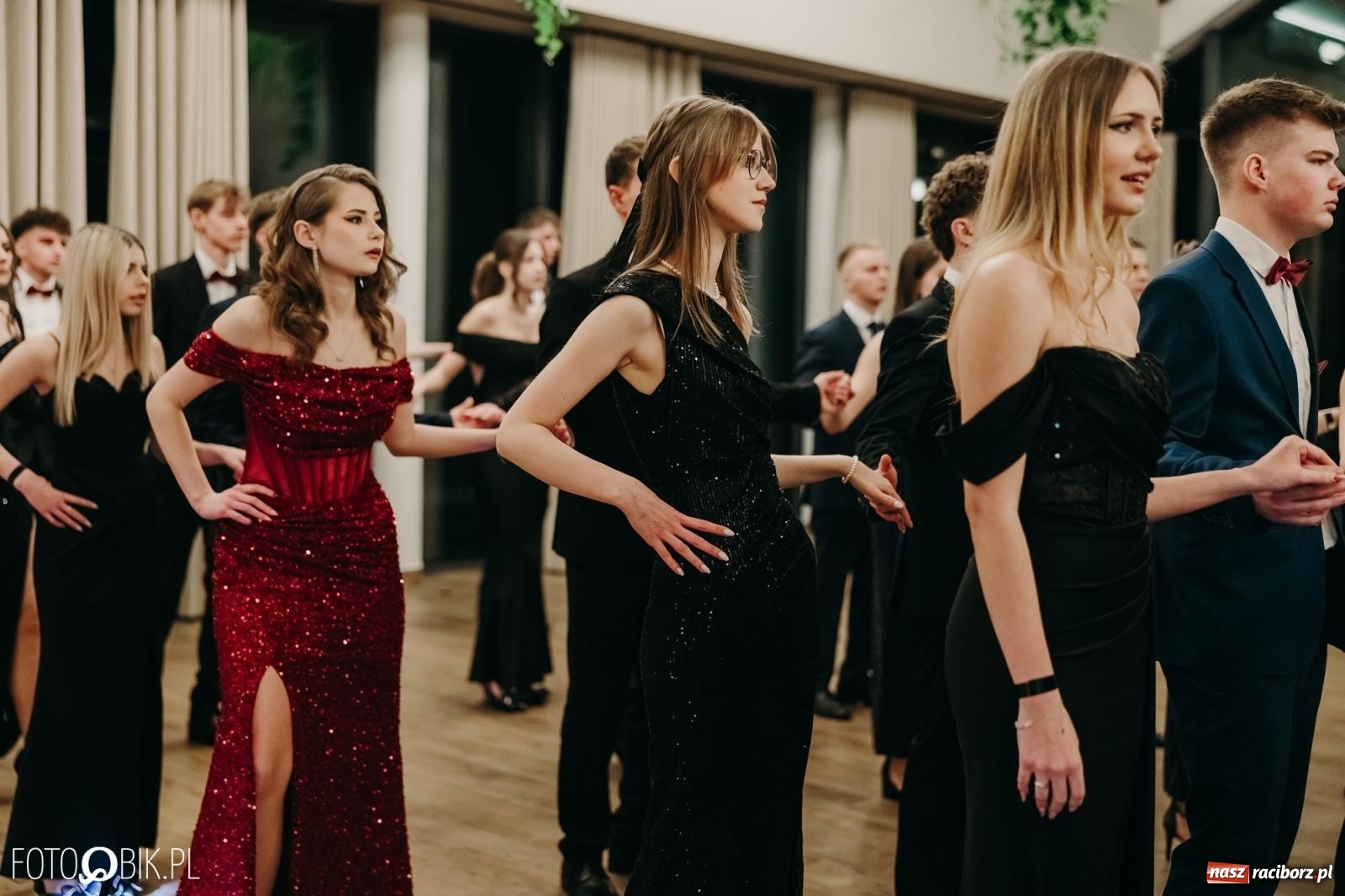 Zdjęcie w galerii na portalu naszraciborz.pl: Studniówka raciborskiego Mechanika na bis. Jeden bal, dwa fotoreportaże [FOTO i WIDEO] wiadomości z regionu