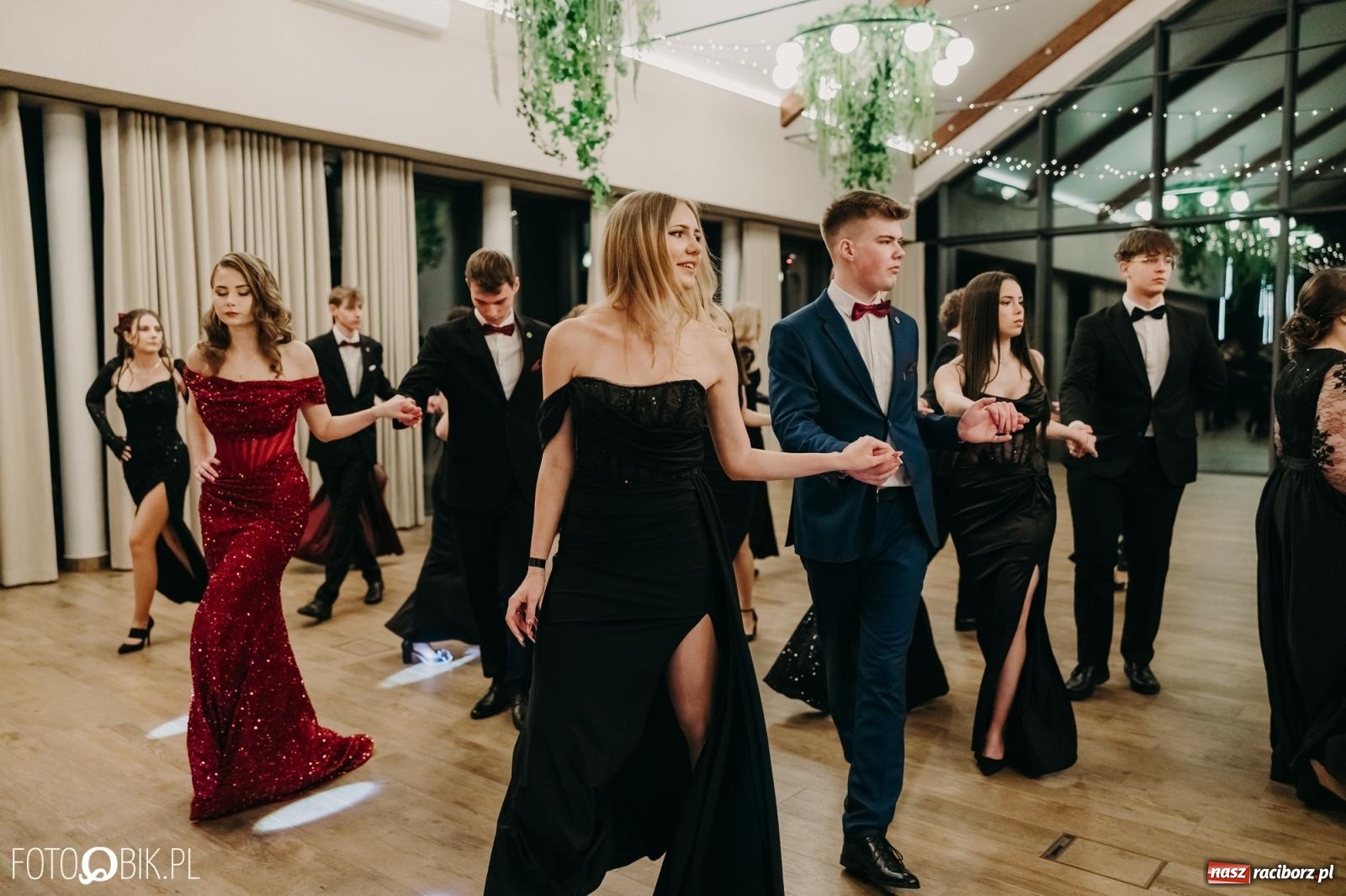 Zdjęcie w galerii na portalu naszraciborz.pl: Studniówka raciborskiego Mechanika na bis. Jeden bal, dwa fotoreportaże [FOTO i WIDEO] wiadomości z regionu