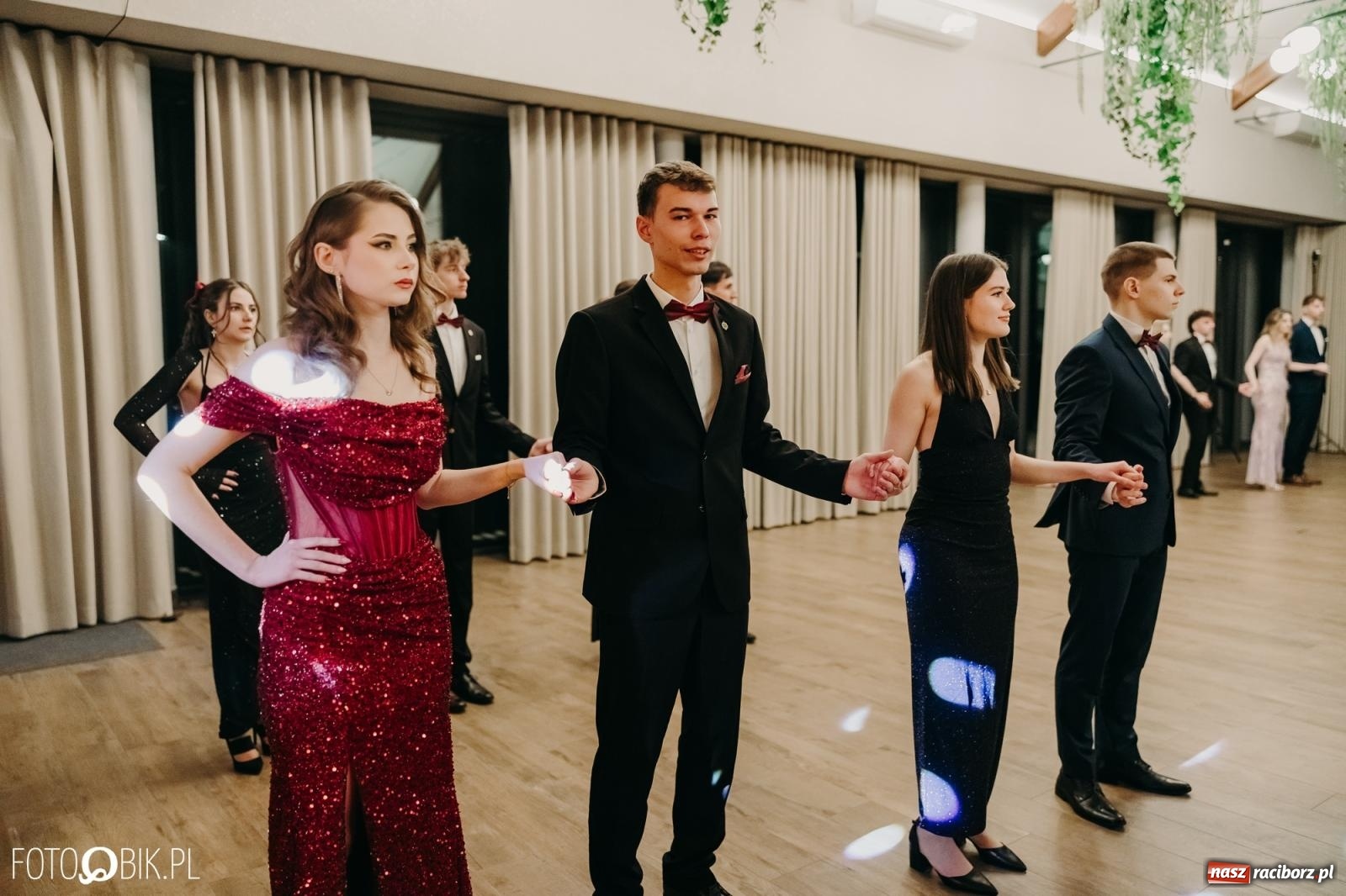 Zdjęcie w galerii na portalu naszraciborz.pl: Studniówka raciborskiego Mechanika na bis. Jeden bal, dwa fotoreportaże [FOTO i WIDEO] wiadomości z regionu