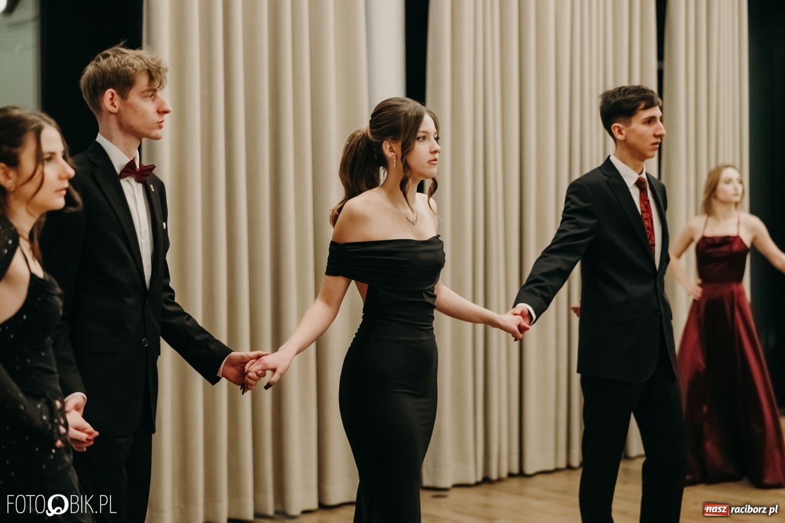 Zdjęcie w galerii na portalu naszraciborz.pl: Studniówka raciborskiego Mechanika na bis. Jeden bal, dwa fotoreportaże [FOTO i WIDEO] wiadomości z regionu